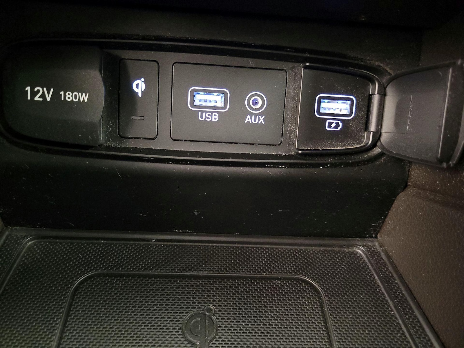 2020 Hyundai Santa Fe Limited - Photo 19