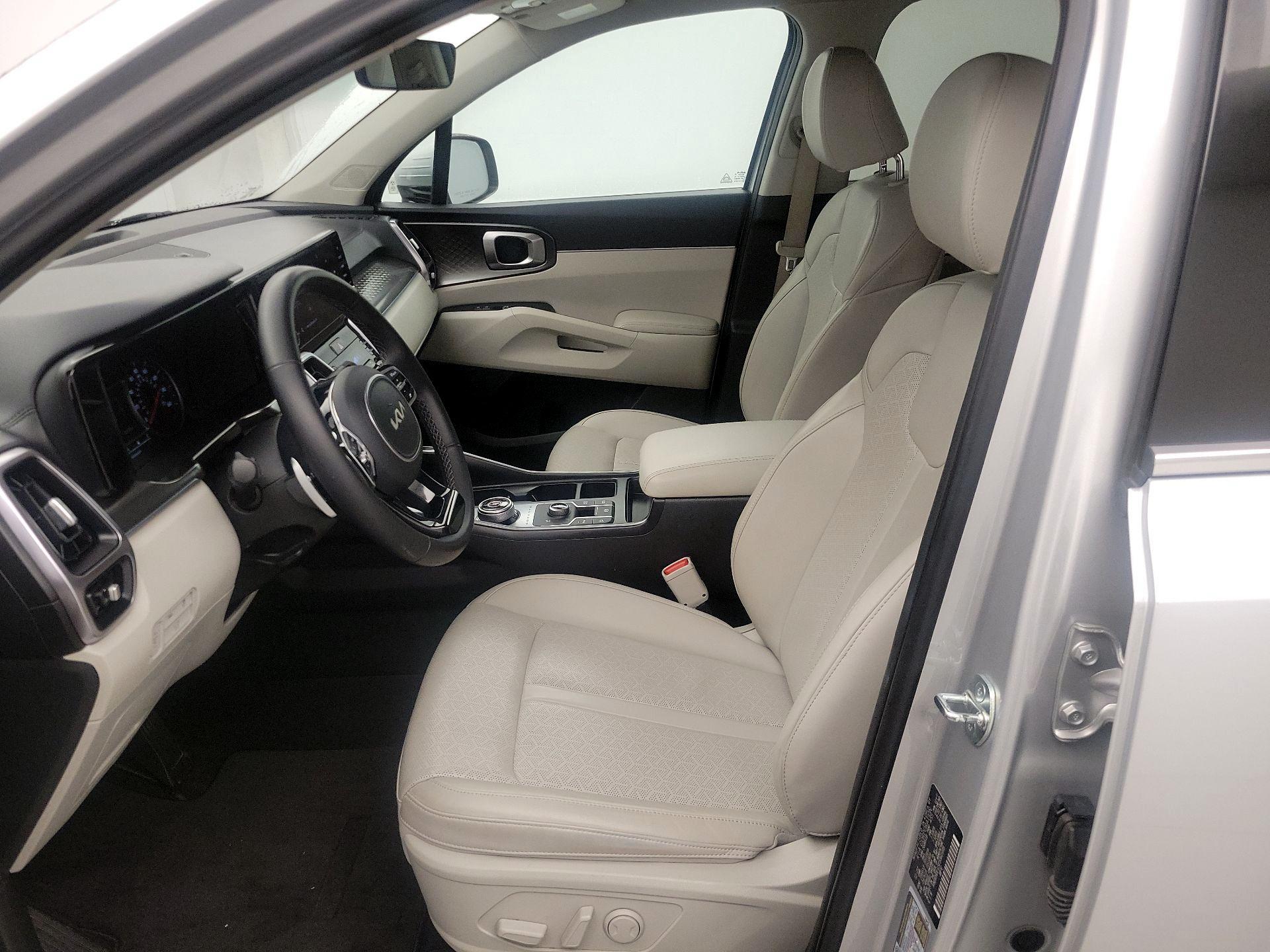 Thumbnail: 2023 Kia Sorento - 11