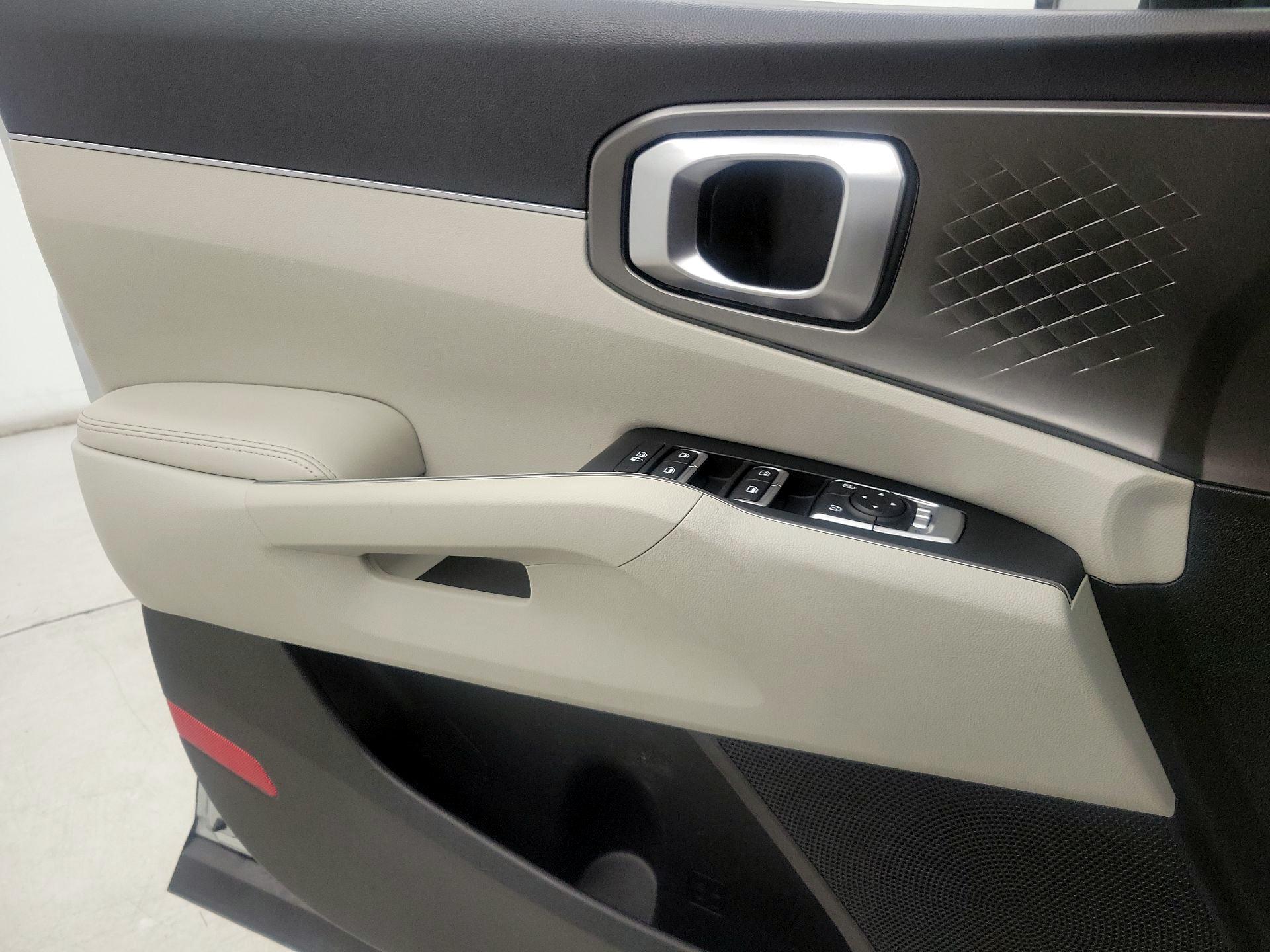 Thumbnail: 2023 Kia Sorento - 12