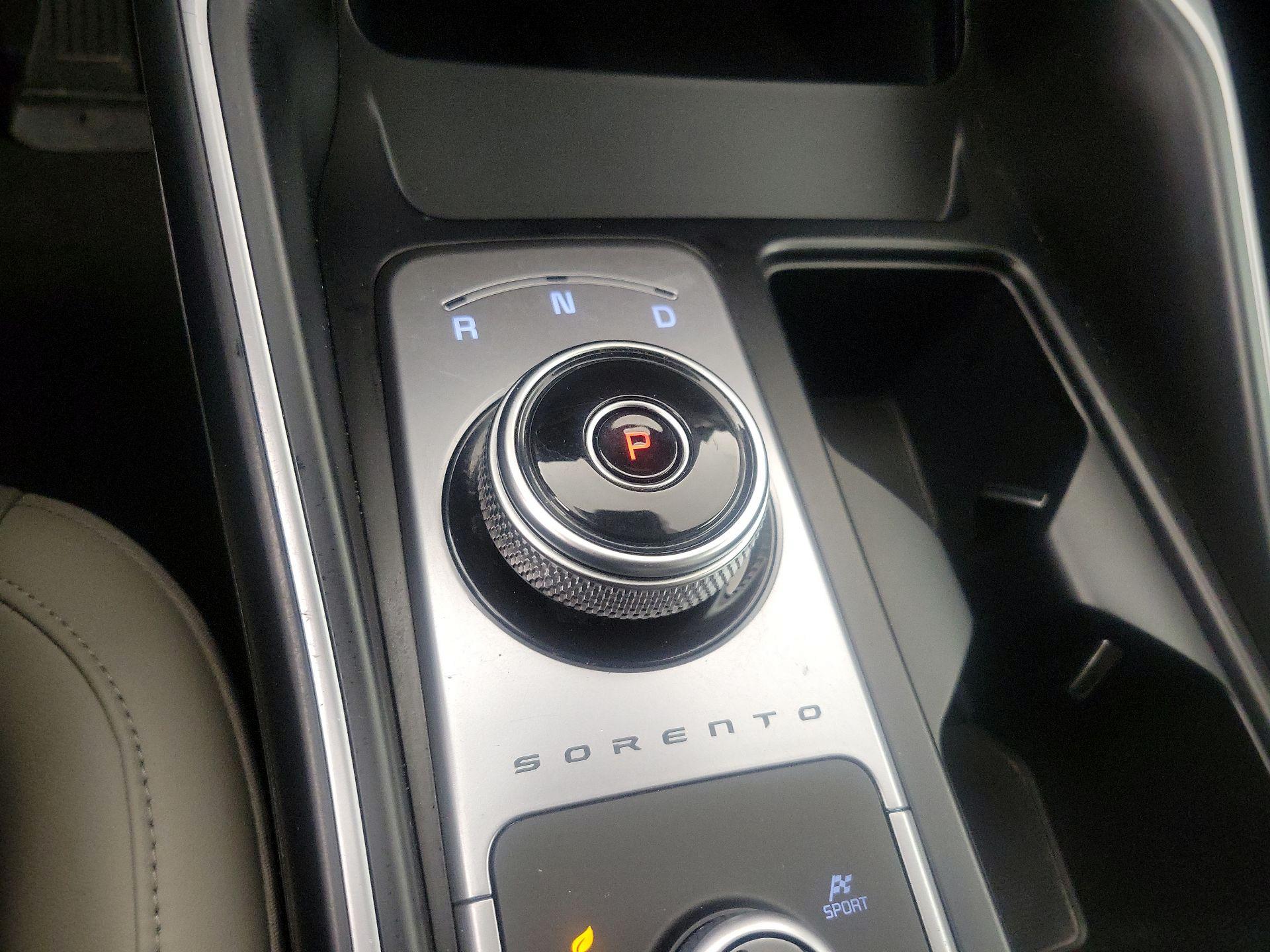 Thumbnail: 2023 Kia Sorento - 18