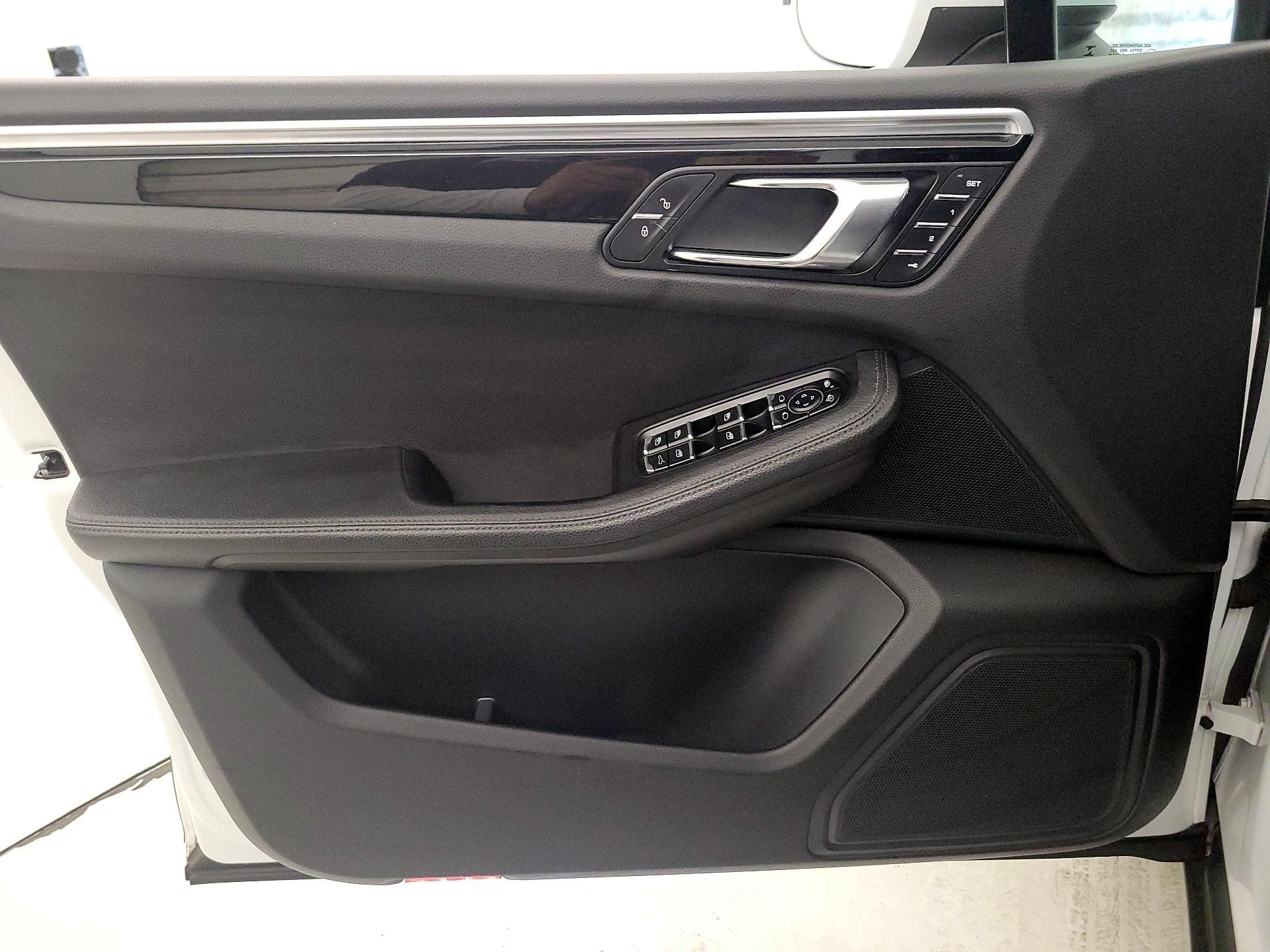 Thumbnail: 2018 Porsche Macan - 12