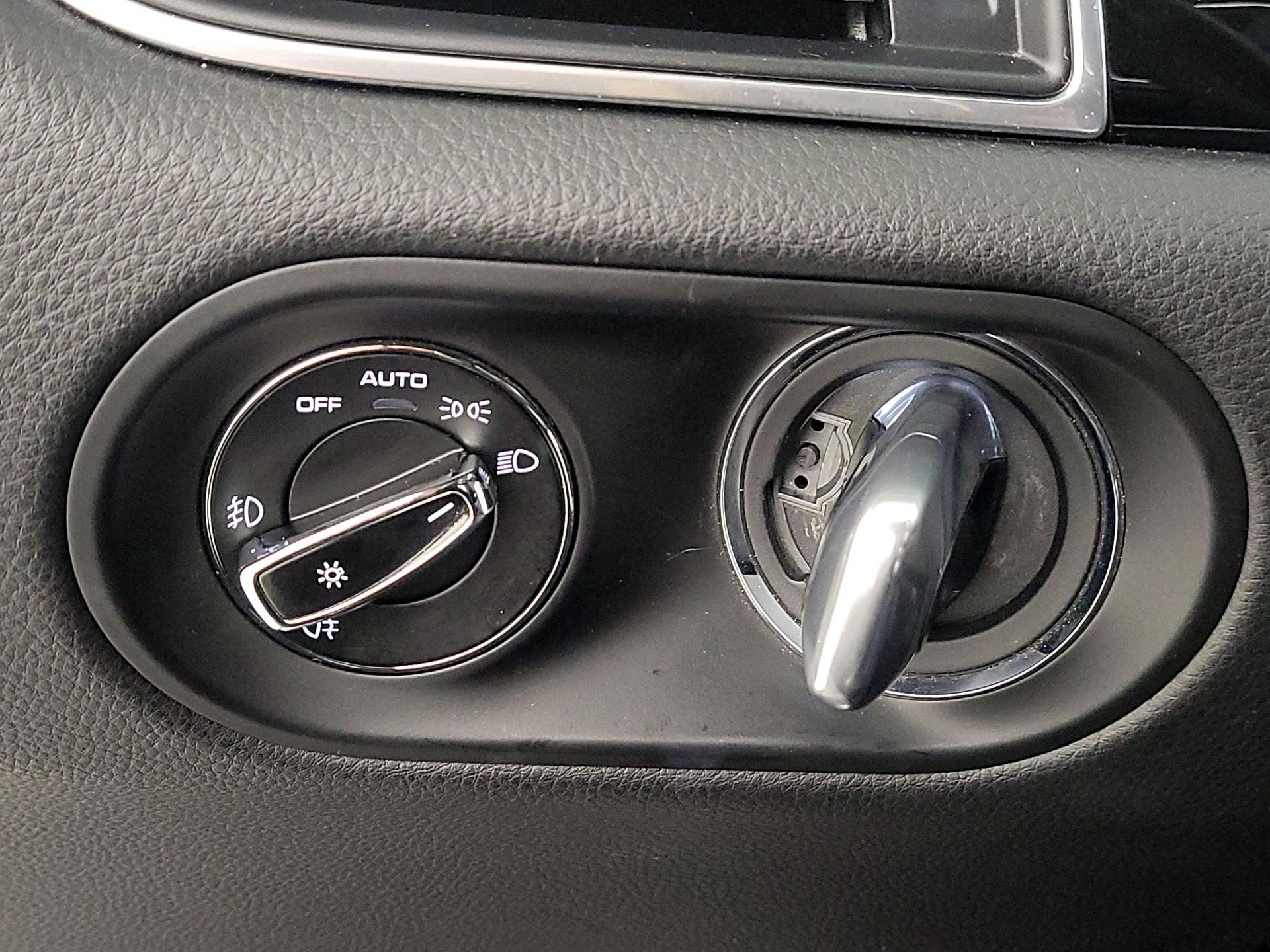 Thumbnail: 2018 Porsche Macan - 13