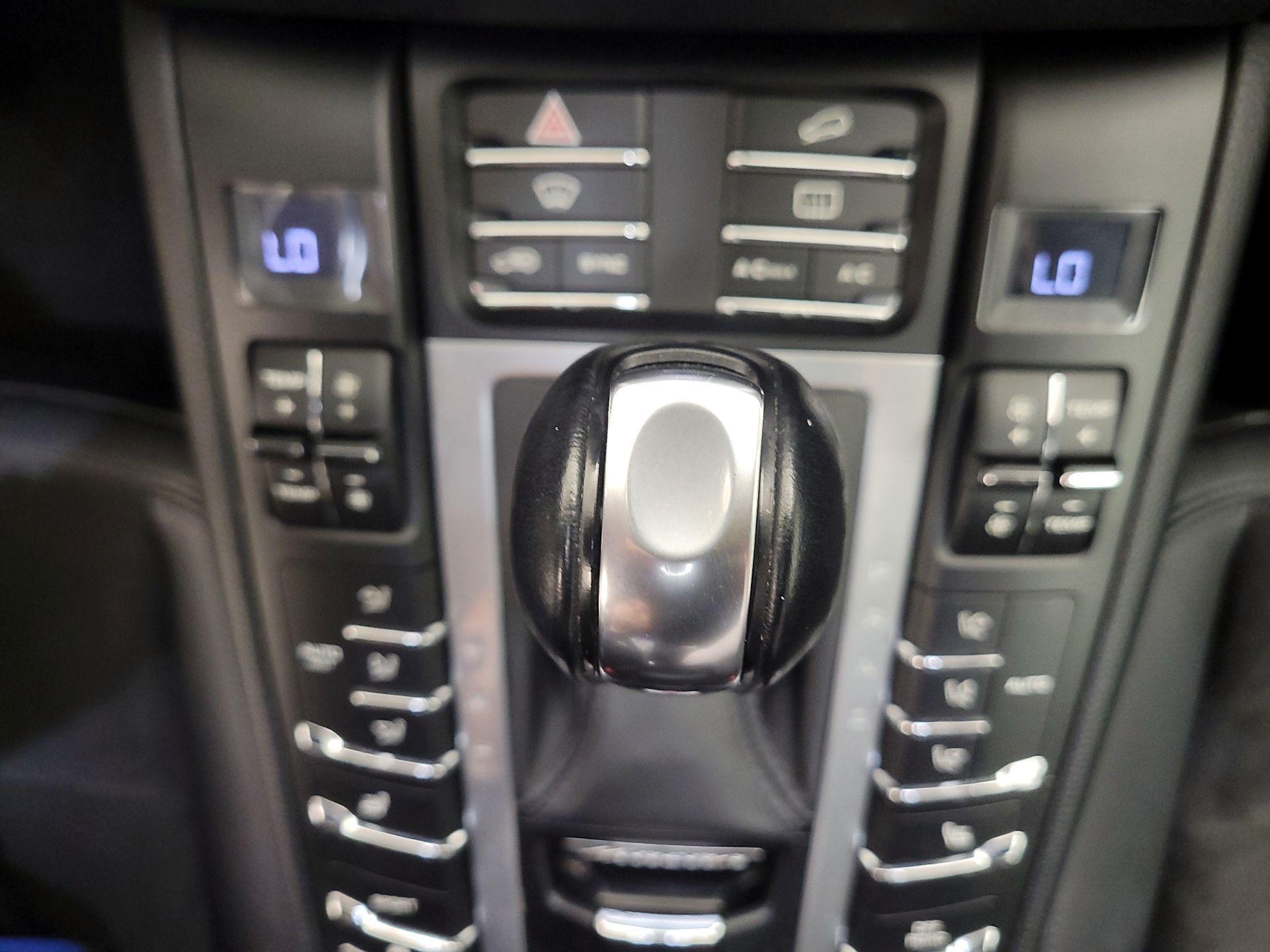 Thumbnail: 2018 Porsche Macan - 17