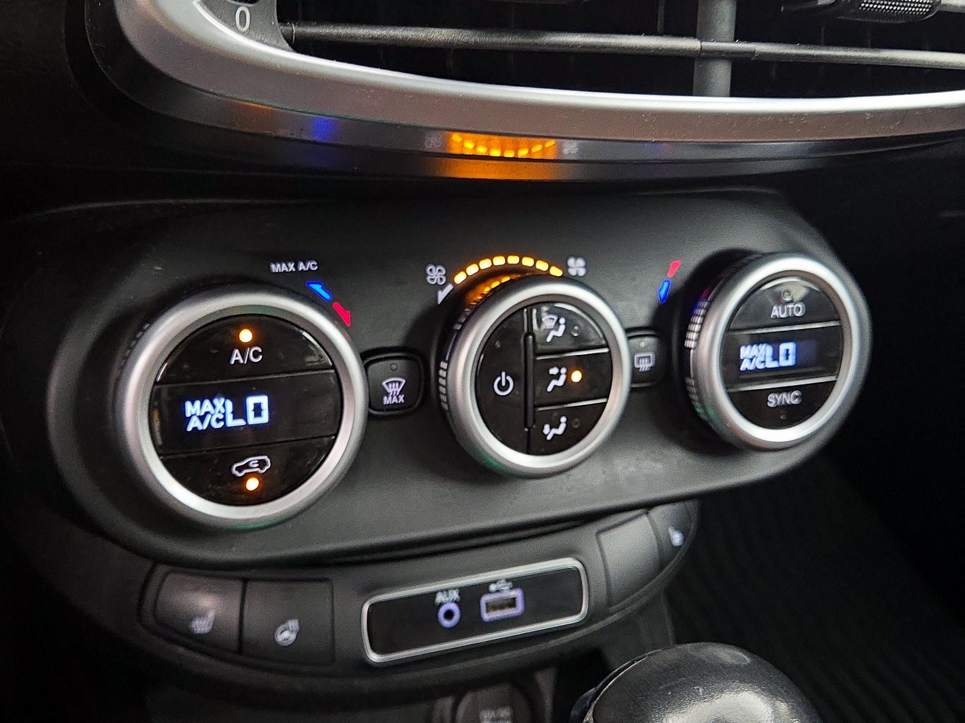 Thumbnail: 2016 Fiat 500X - 17