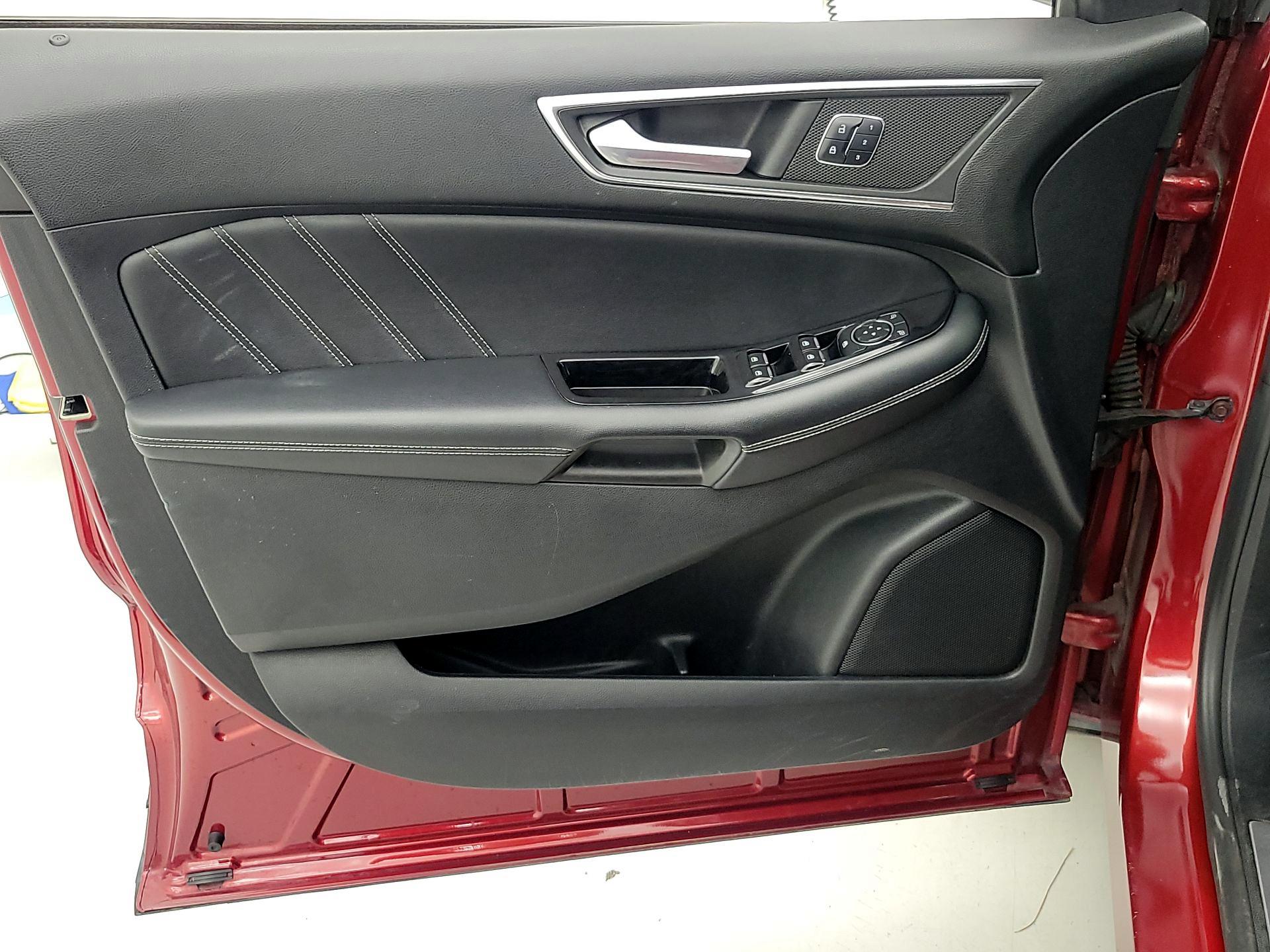 Thumbnail: 2016 Ford Edge - 12