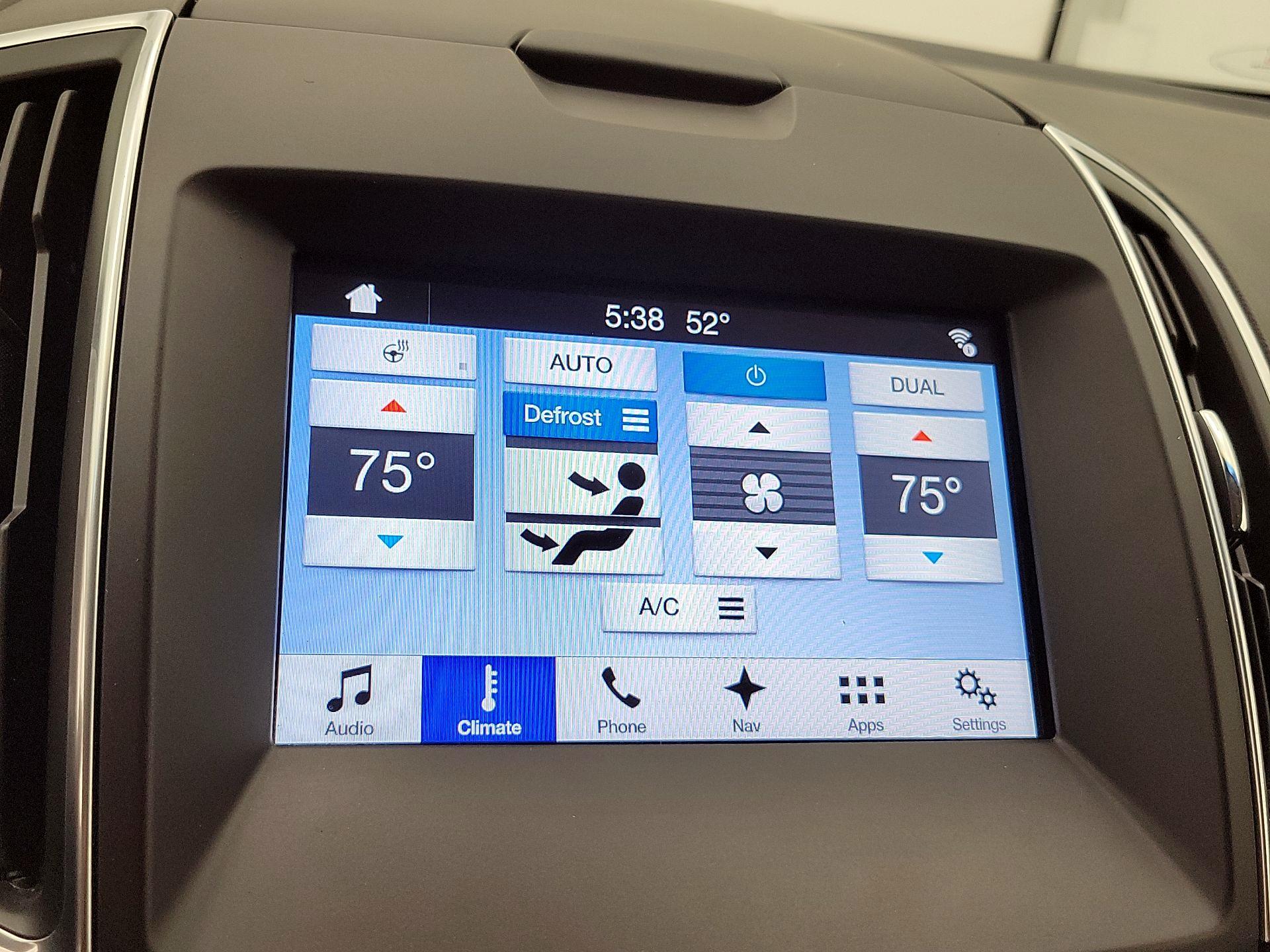 Thumbnail: 2016 Ford Edge - 17