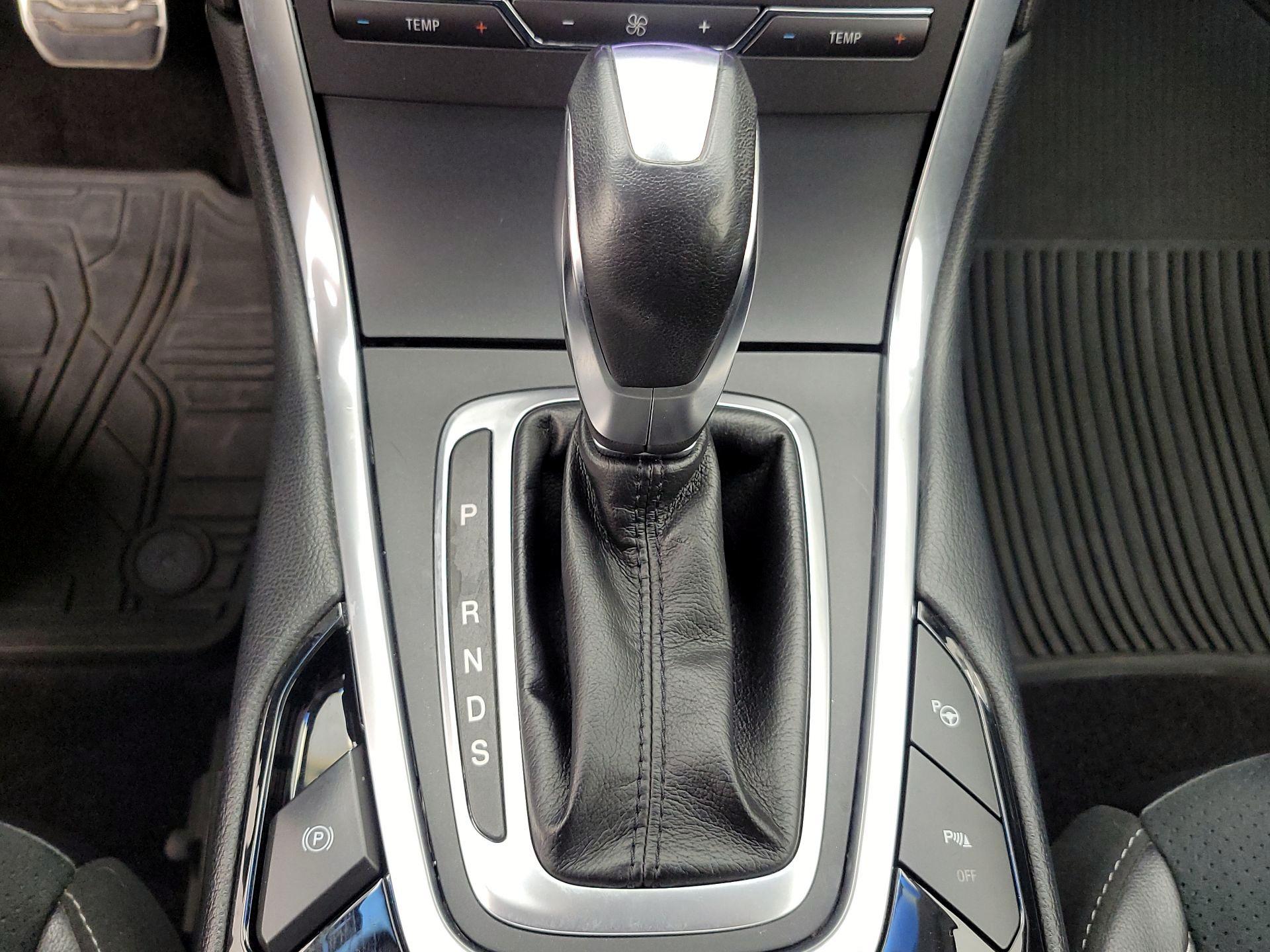 Thumbnail: 2016 Ford Edge - 18