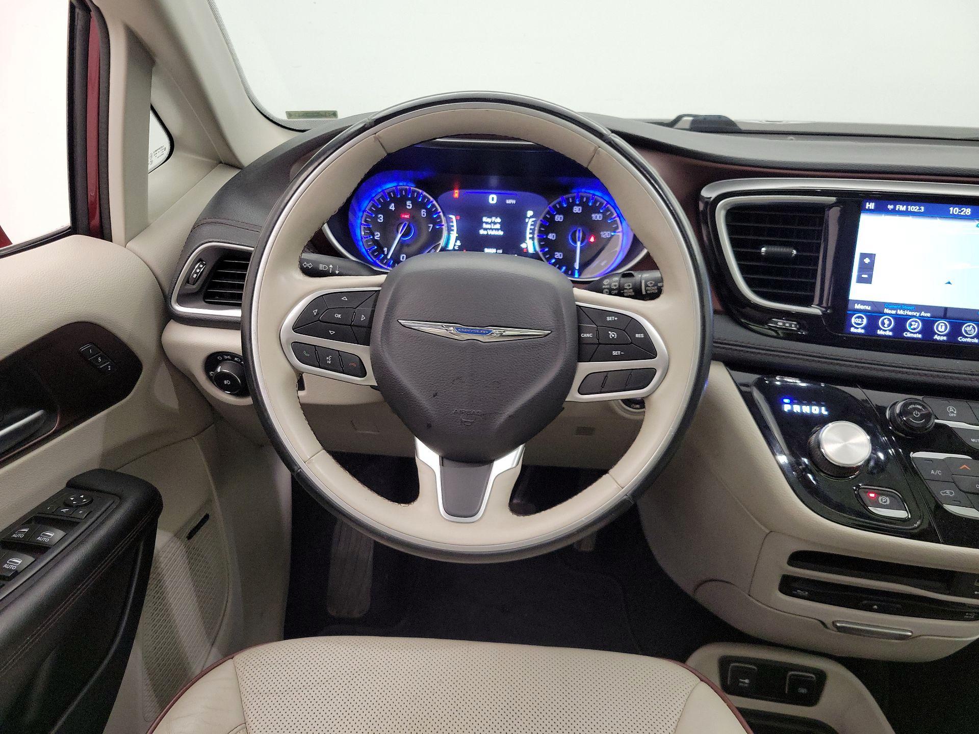 Thumbnail: 2018 Chrysler Pacifica - 10