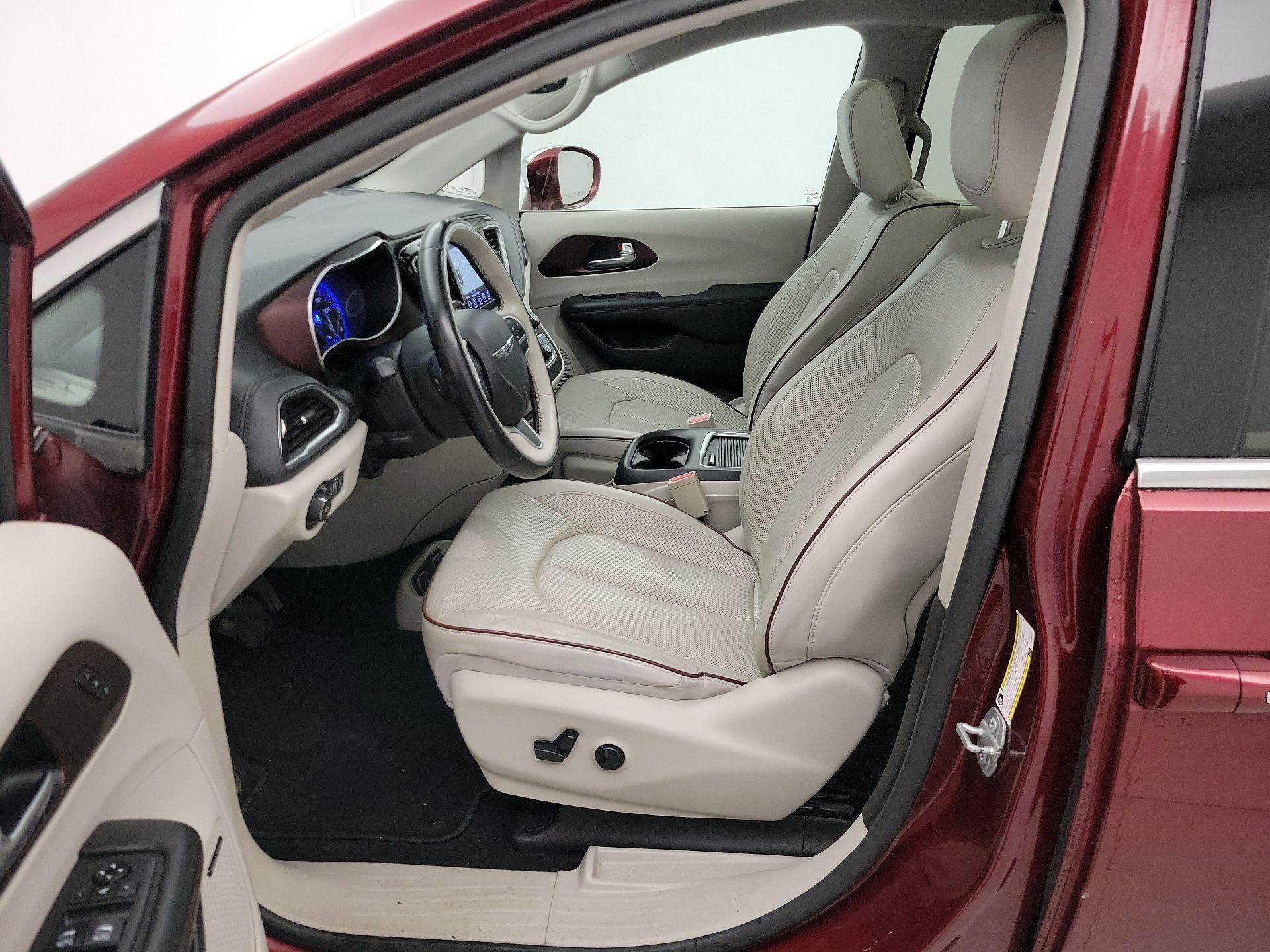 Thumbnail: 2018 Chrysler Pacifica - 11