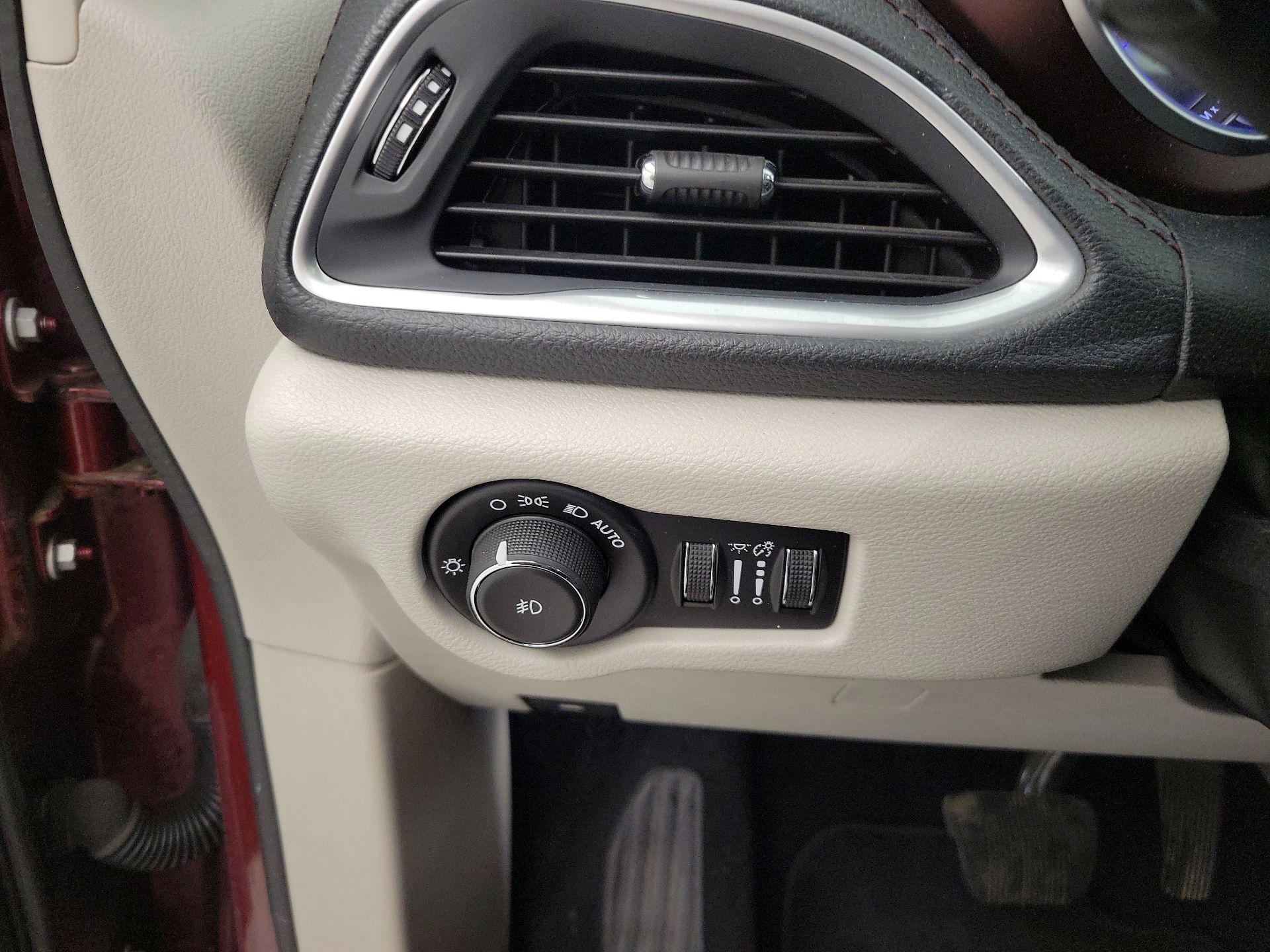 Thumbnail: 2018 Chrysler Pacifica - 13