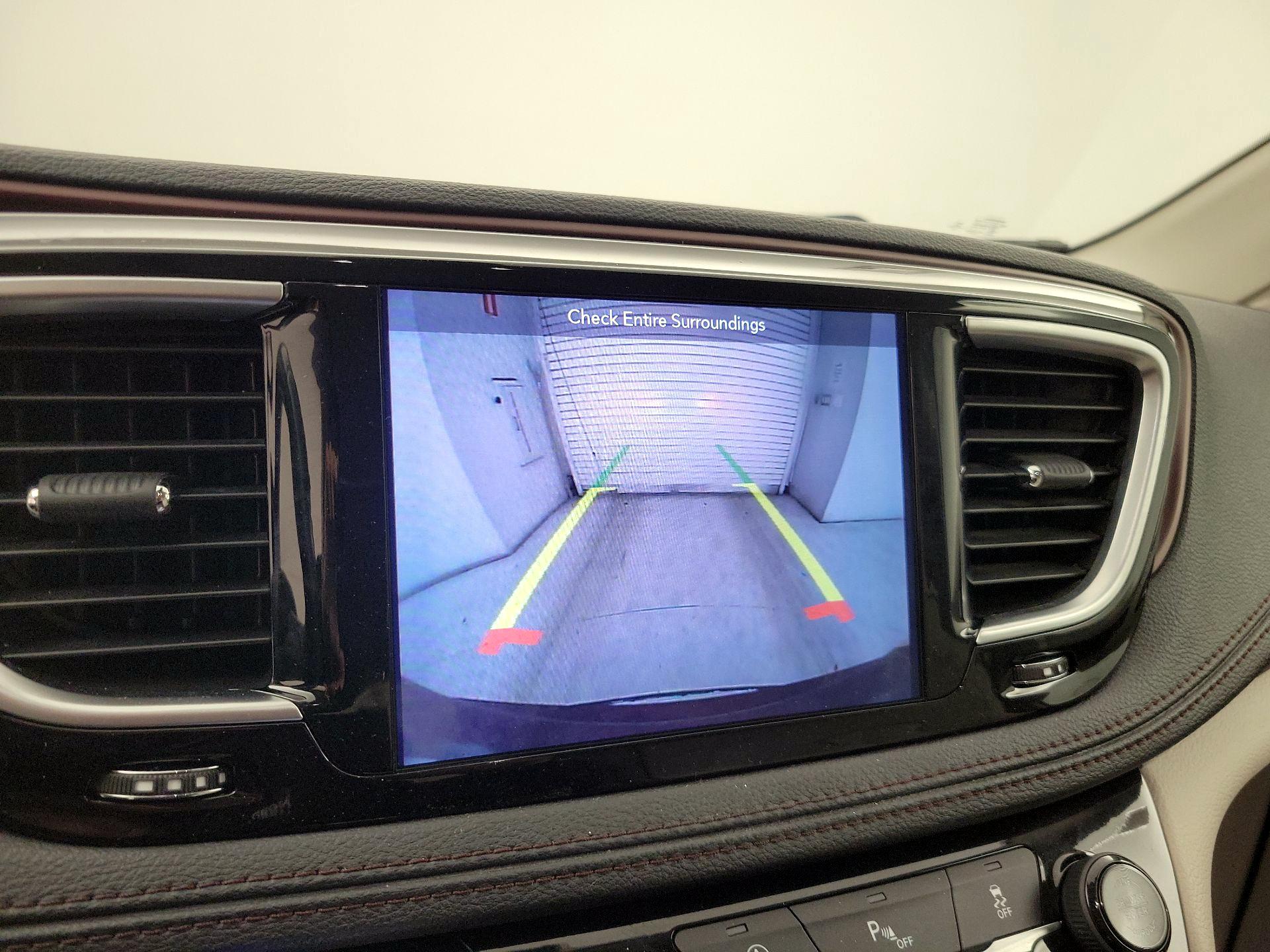 Thumbnail: 2018 Chrysler Pacifica - 15