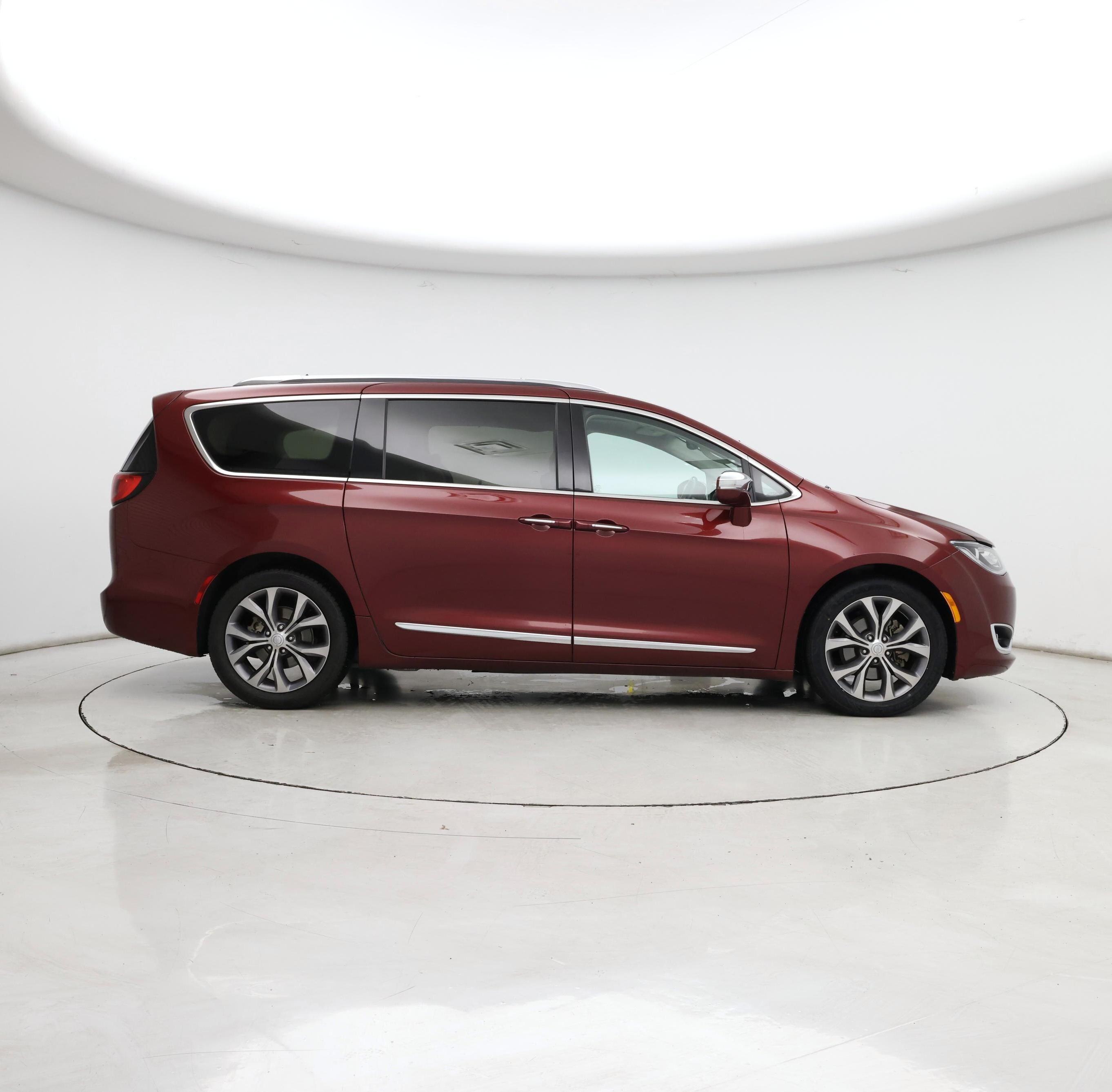 Thumbnail: 2018 Chrysler Pacifica - 7