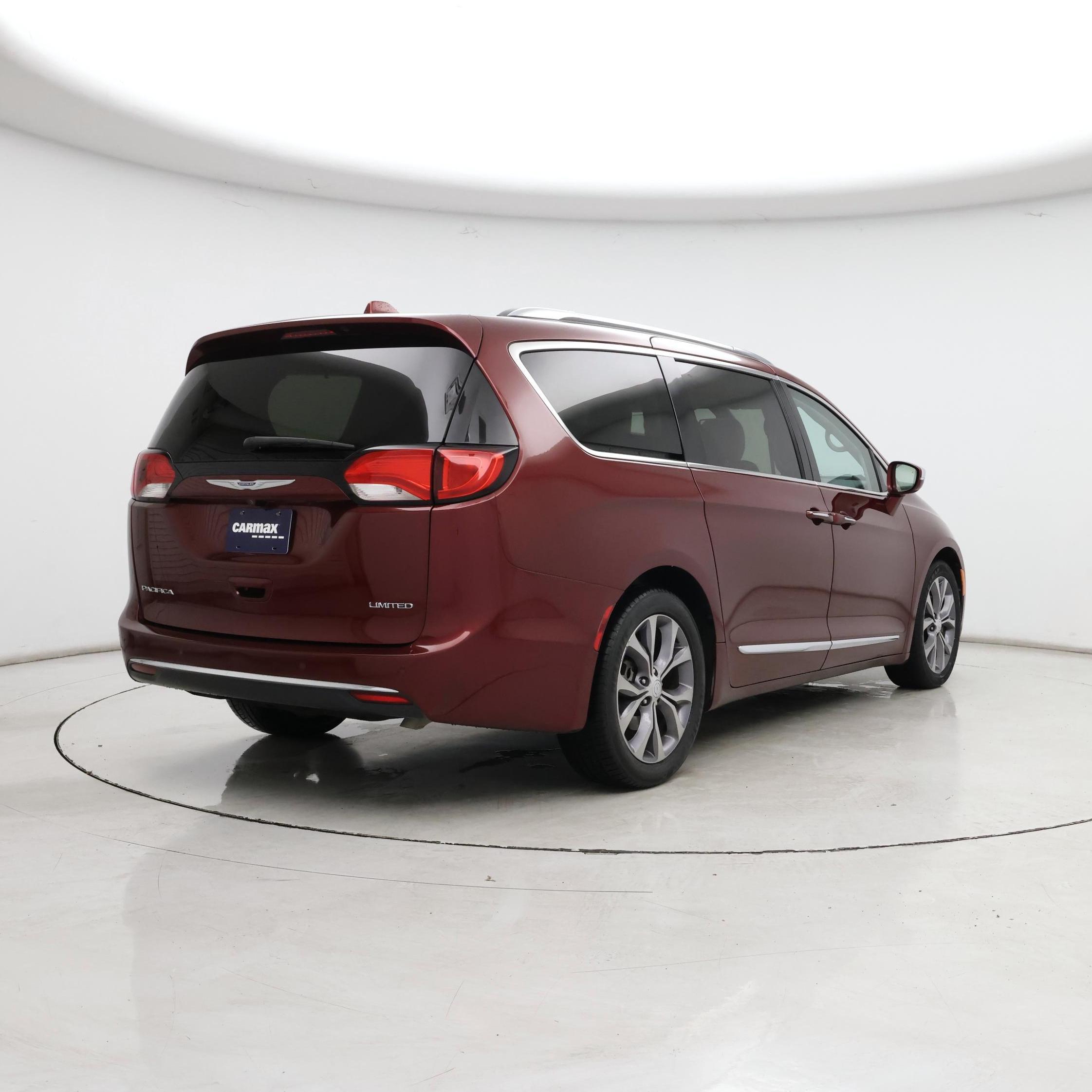 Thumbnail: 2018 Chrysler Pacifica - 8