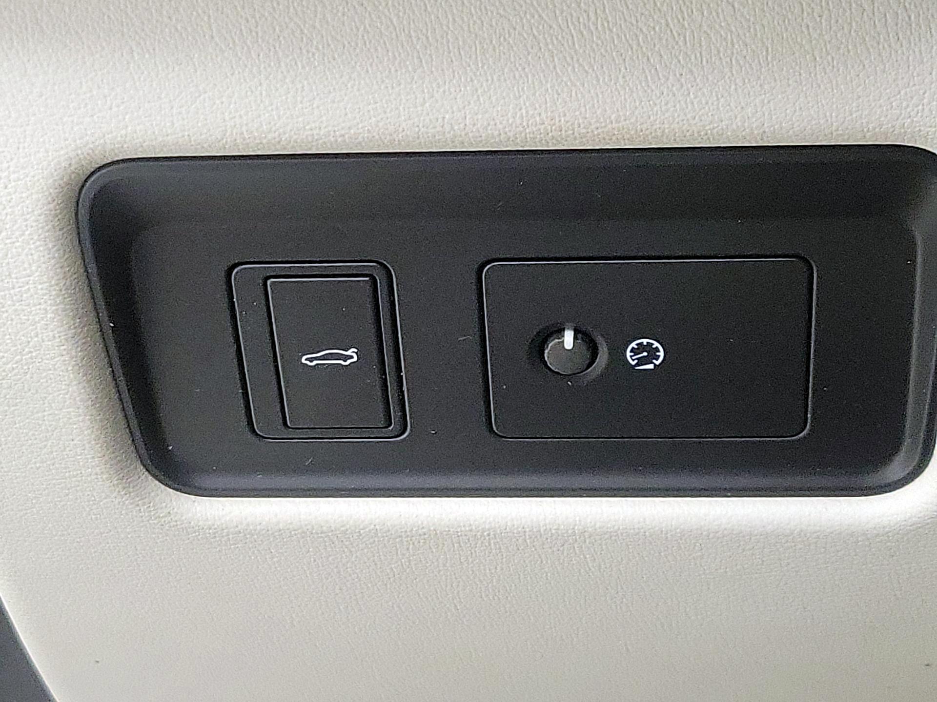 Thumbnail: 2023 Jaguar XF - 13