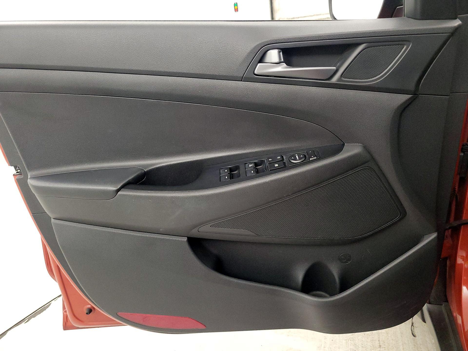 Thumbnail: 2016 Hyundai Tucson - 12