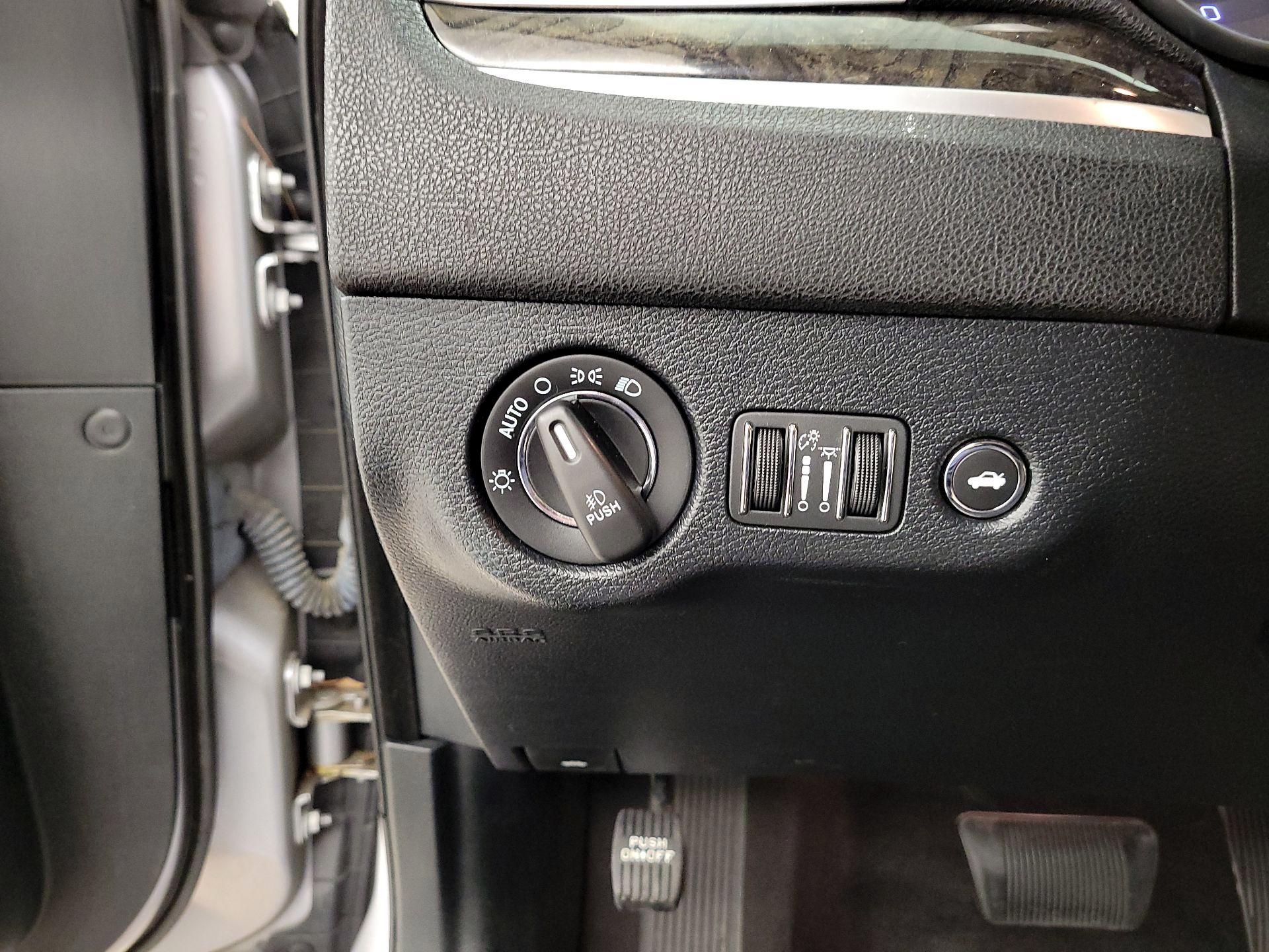 Thumbnail: 2018 Chrysler 300 - 13