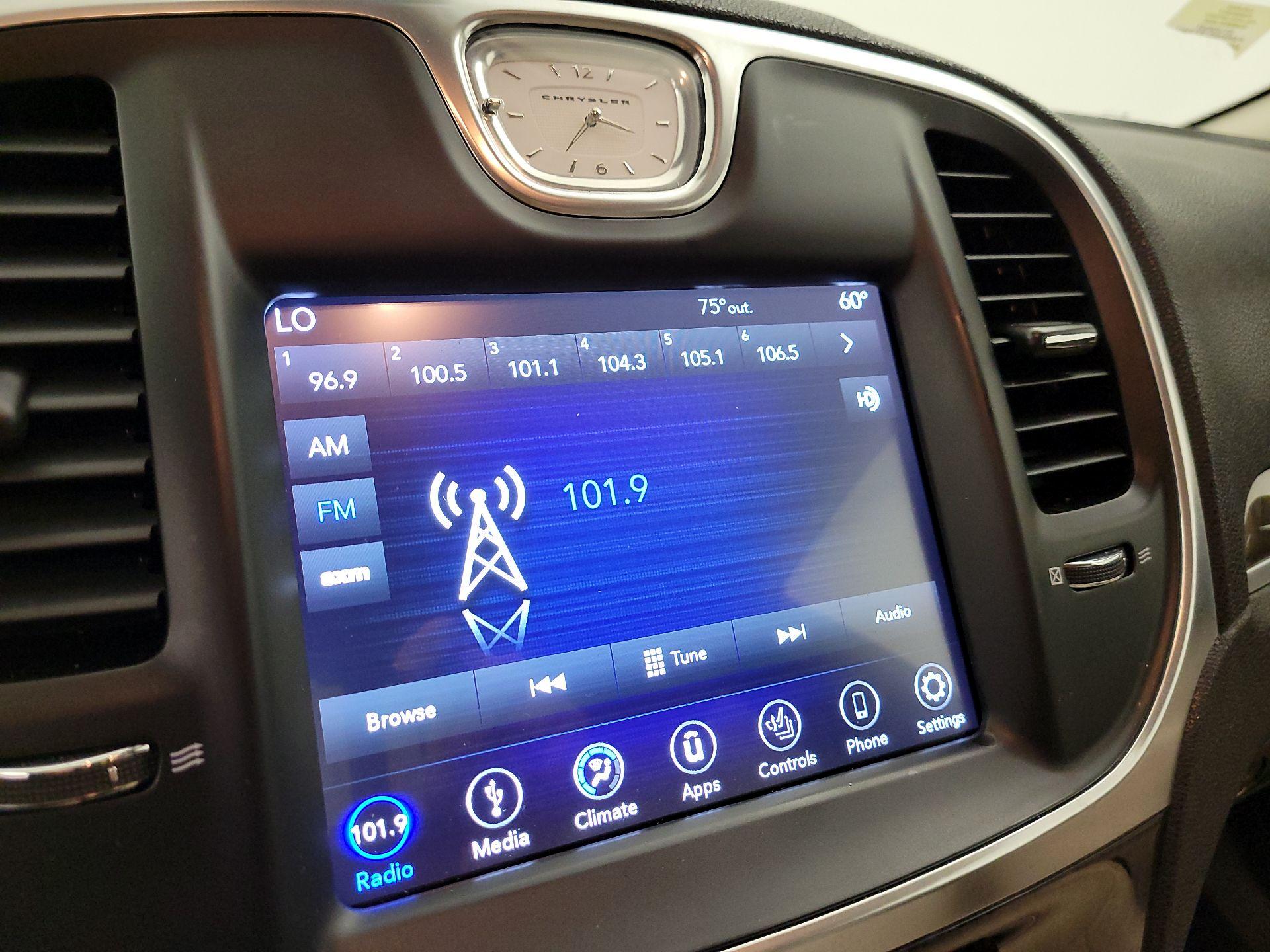 Thumbnail: 2018 Chrysler 300 - 15