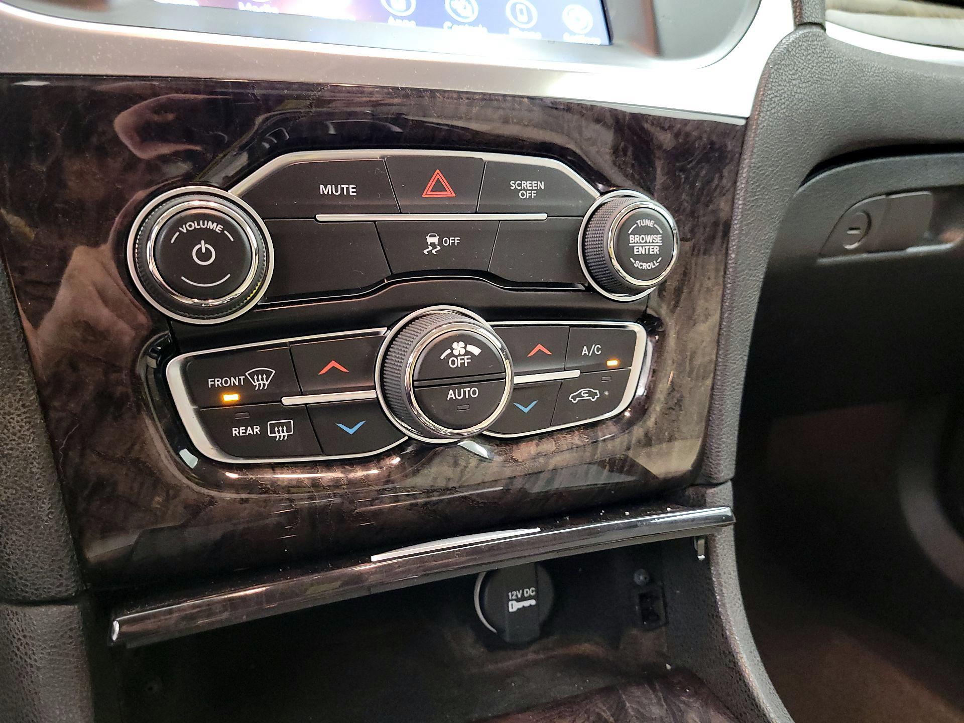 Thumbnail: 2018 Chrysler 300 - 16