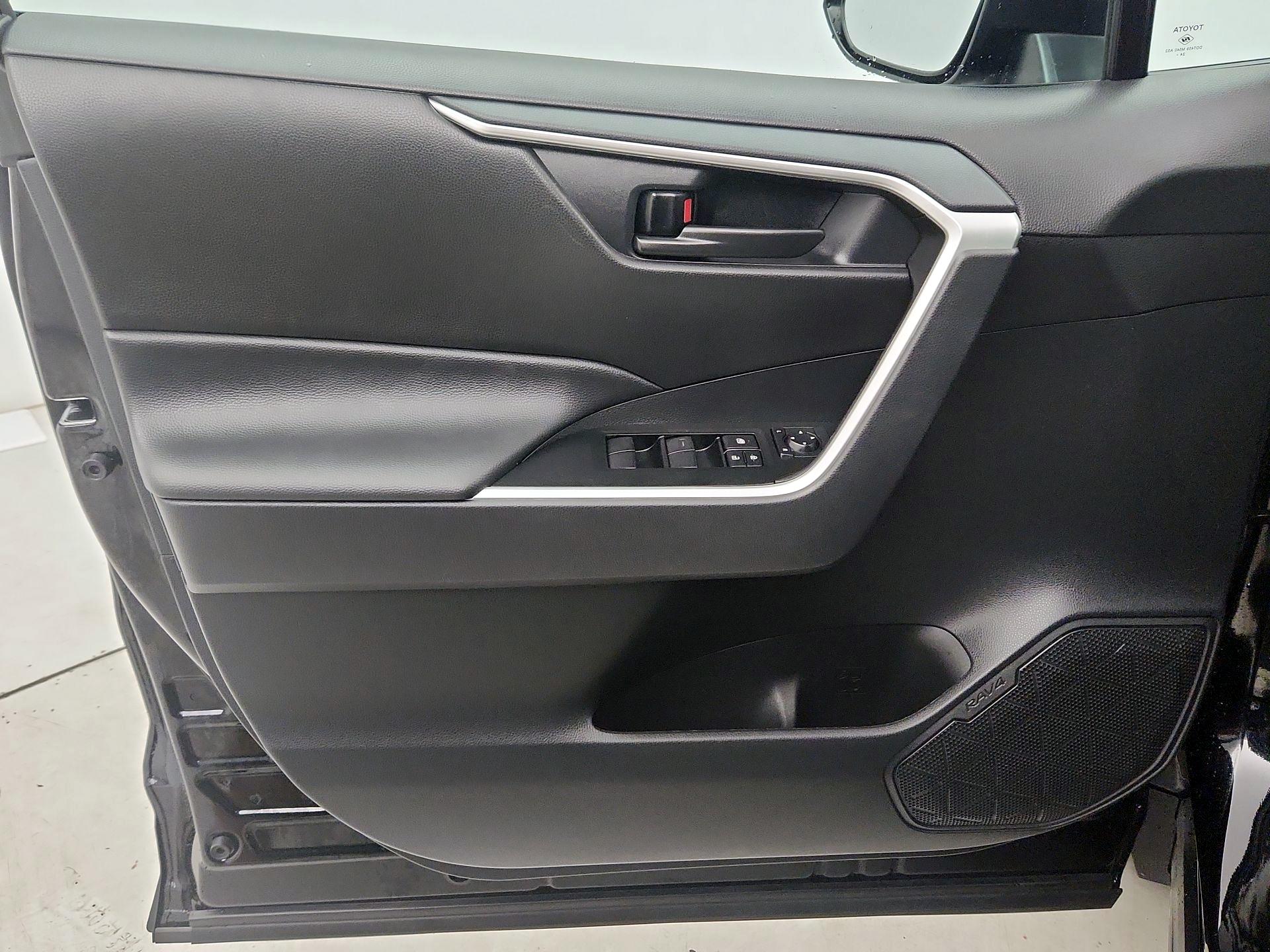 Thumbnail: 2025 Toyota RAV4 - 12