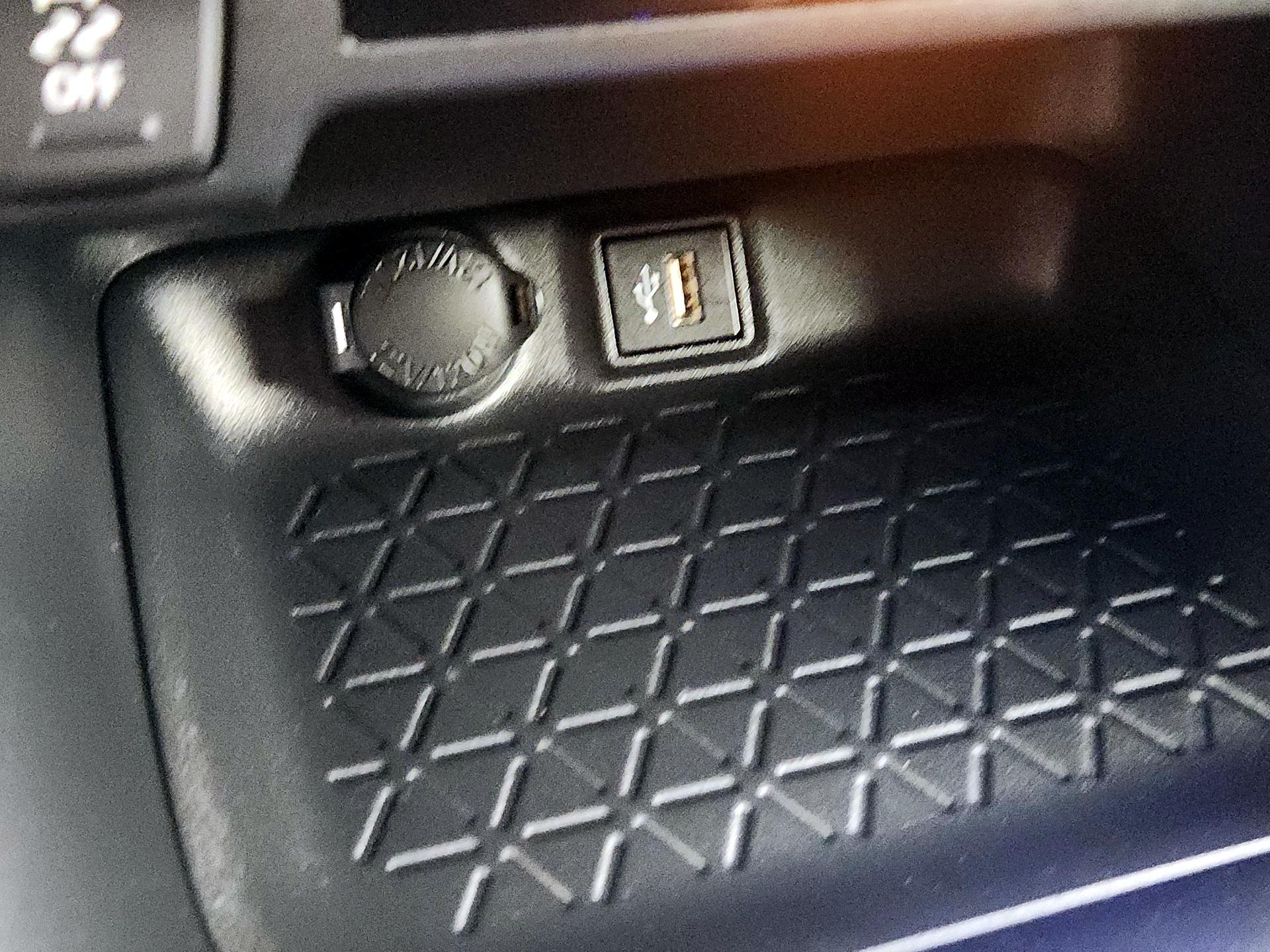 Thumbnail: 2025 Toyota RAV4 - 18