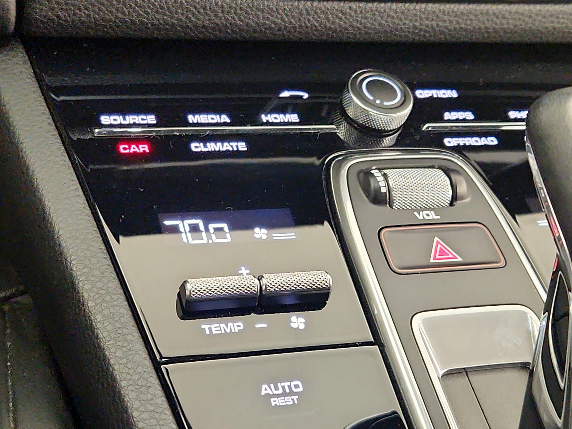 Thumbnail: 2020 Porsche Cayenne - 17