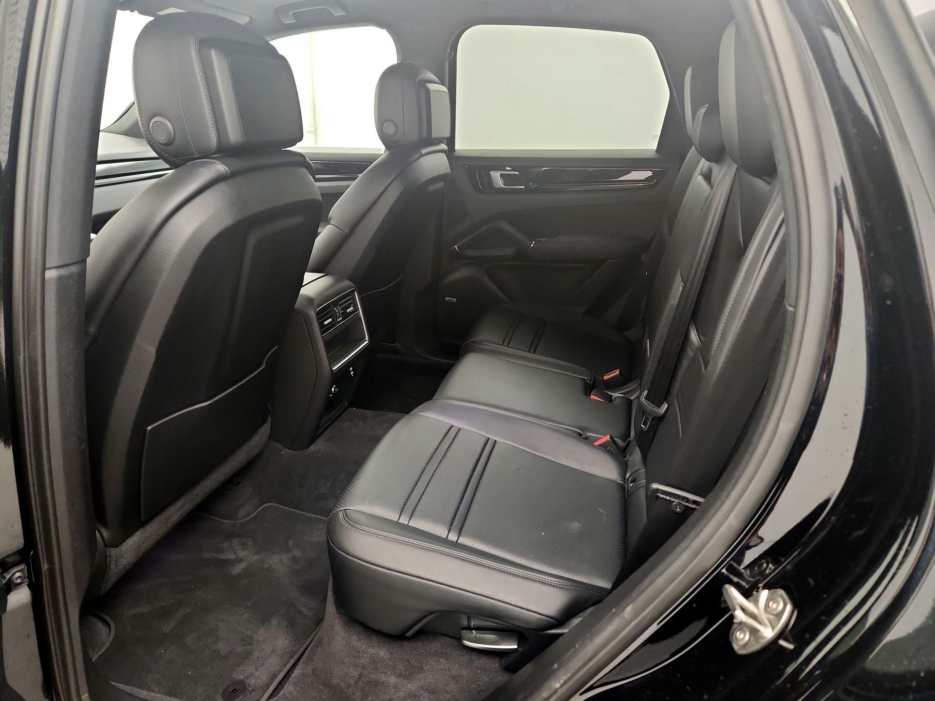 Thumbnail: 2020 Porsche Cayenne - 20