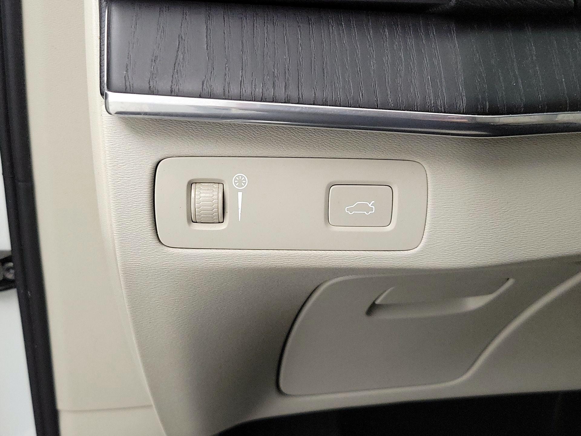 Thumbnail: 2020 Volvo XC90 - 13