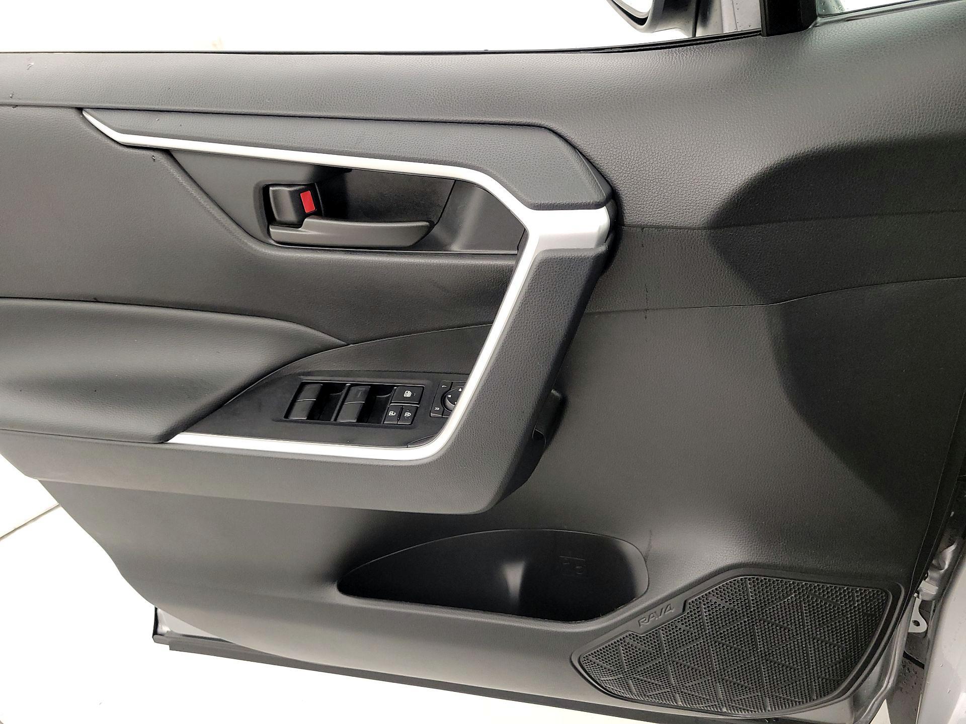 Thumbnail: 2025 Toyota RAV4 - 12