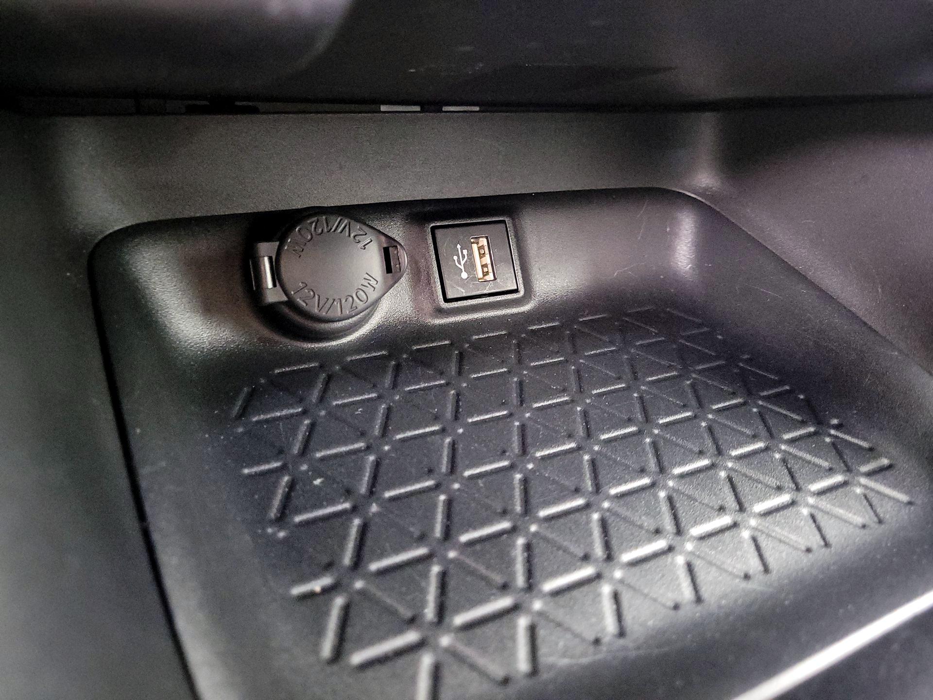 Thumbnail: 2025 Toyota RAV4 - 18