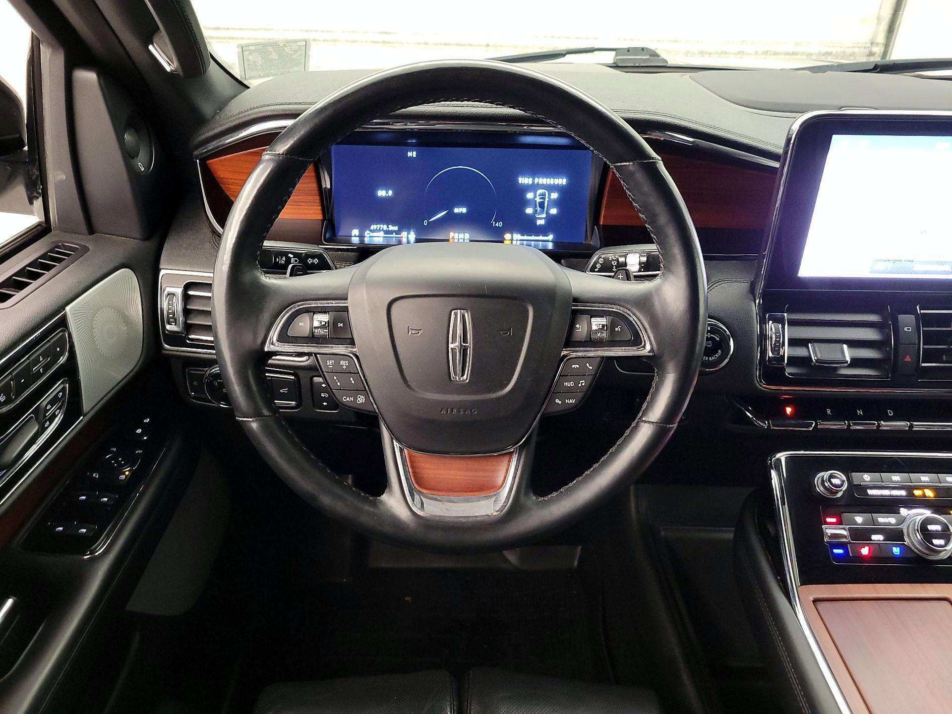 Thumbnail: 2020 Lincoln Navigator L - 10