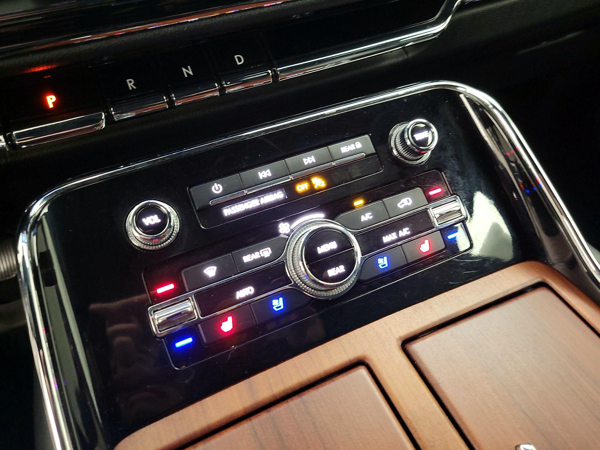 Thumbnail: 2020 Lincoln Navigator L - 17