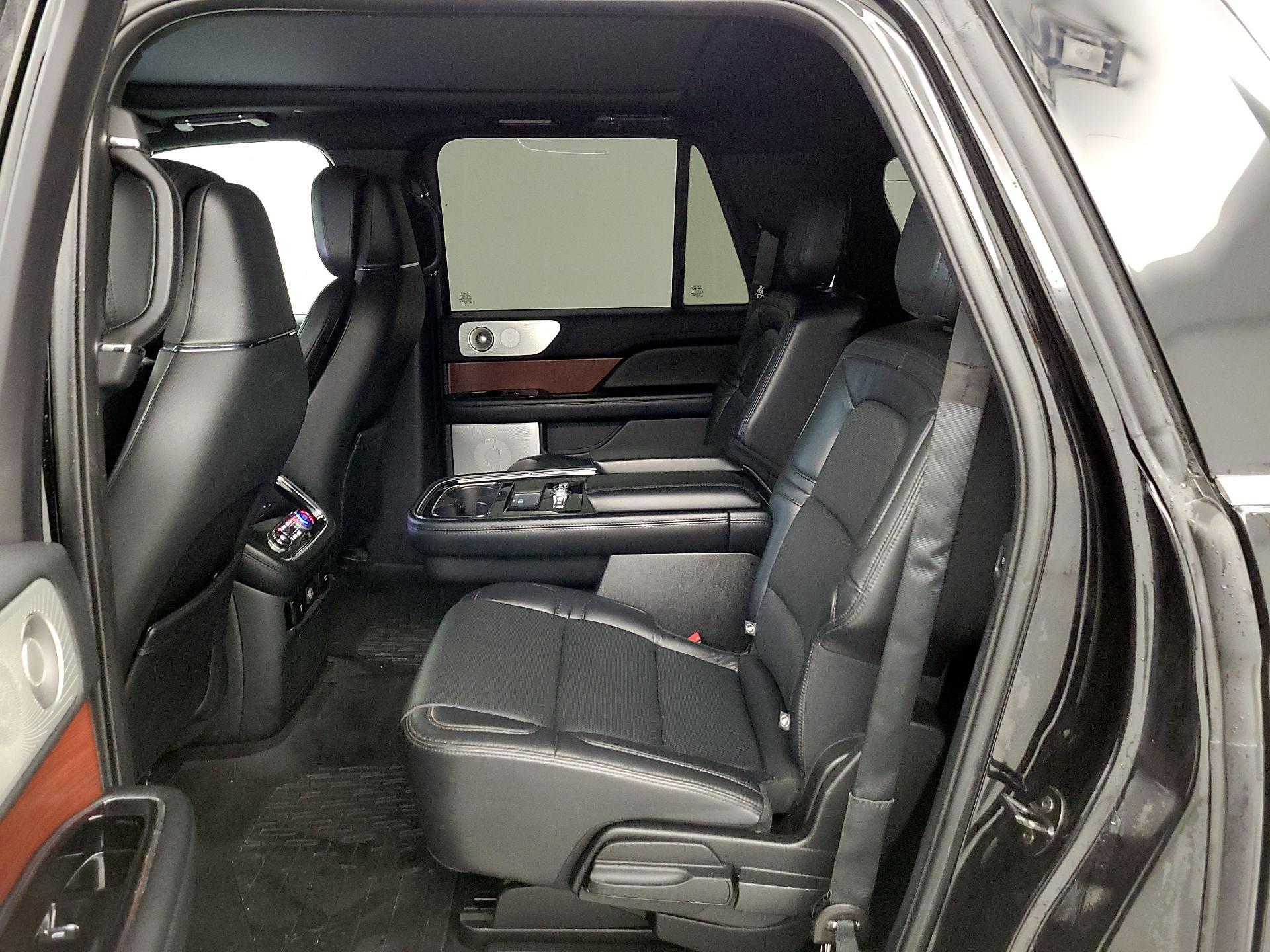 Thumbnail: 2020 Lincoln Navigator L - 20