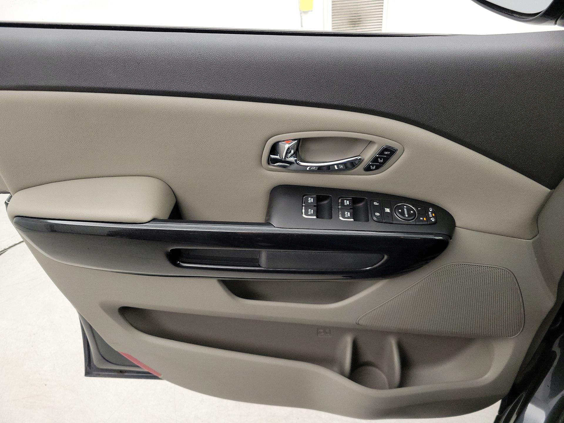 Thumbnail: 2017 Kia Sedona - 12