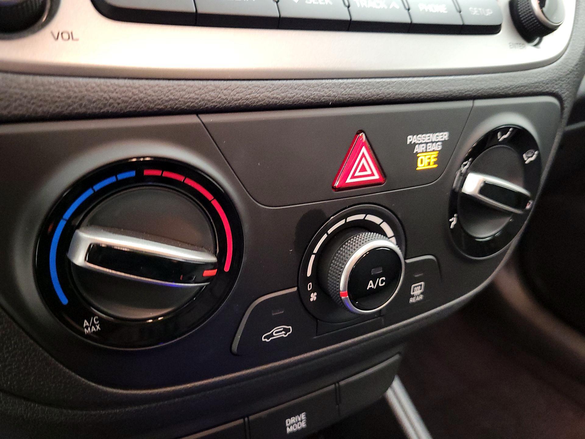 Thumbnail: 2019 Hyundai Accent - 16