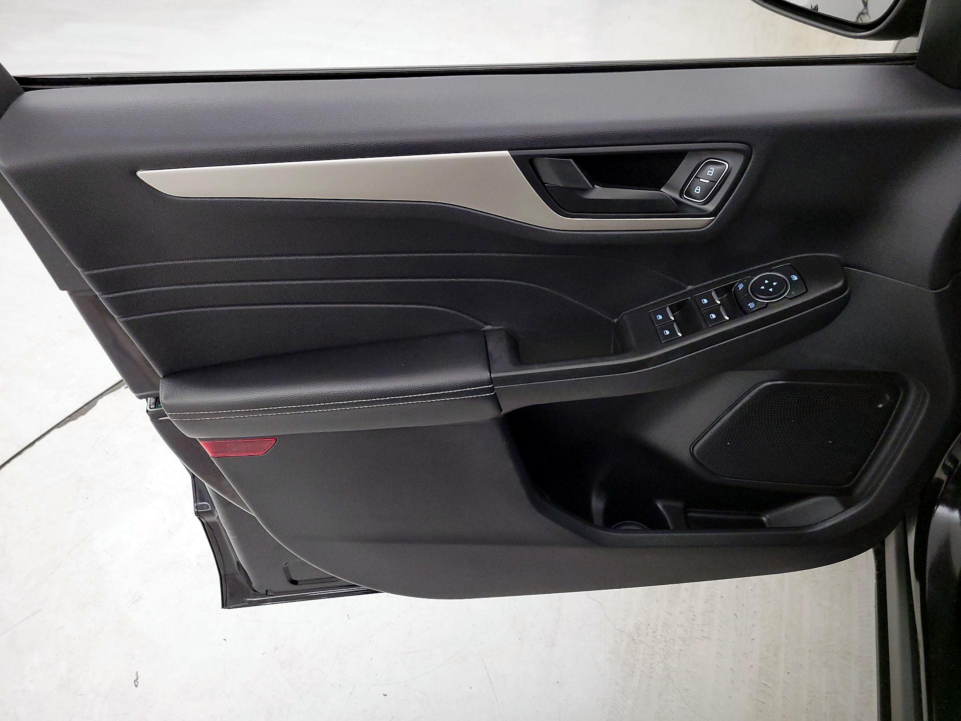 Thumbnail: 2022 Ford Escape - 12