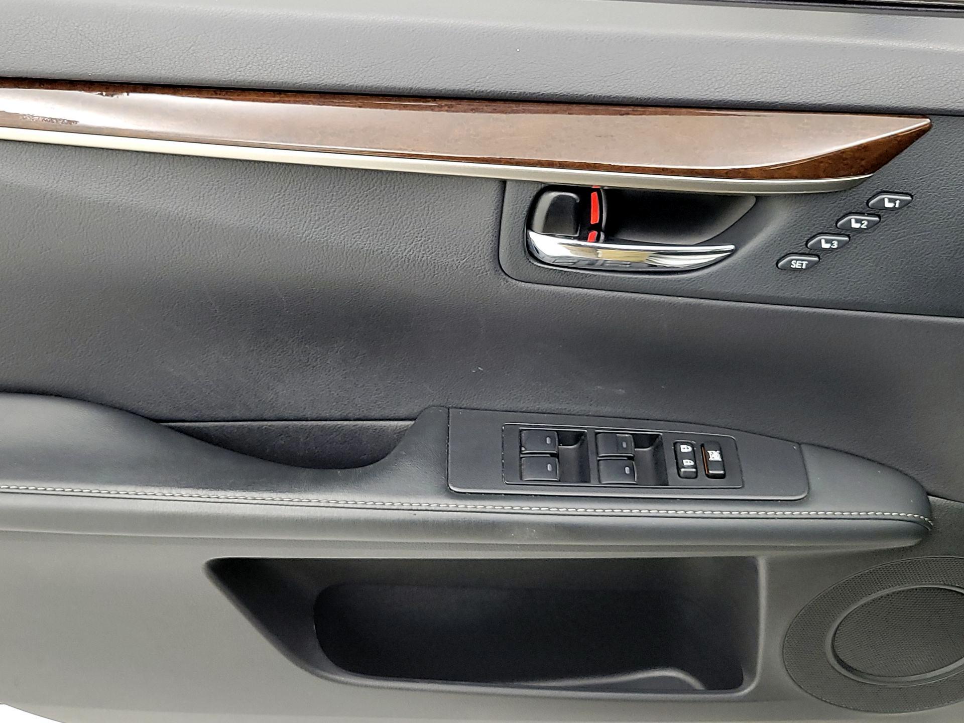 Thumbnail: 2014 Lexus ES - 12