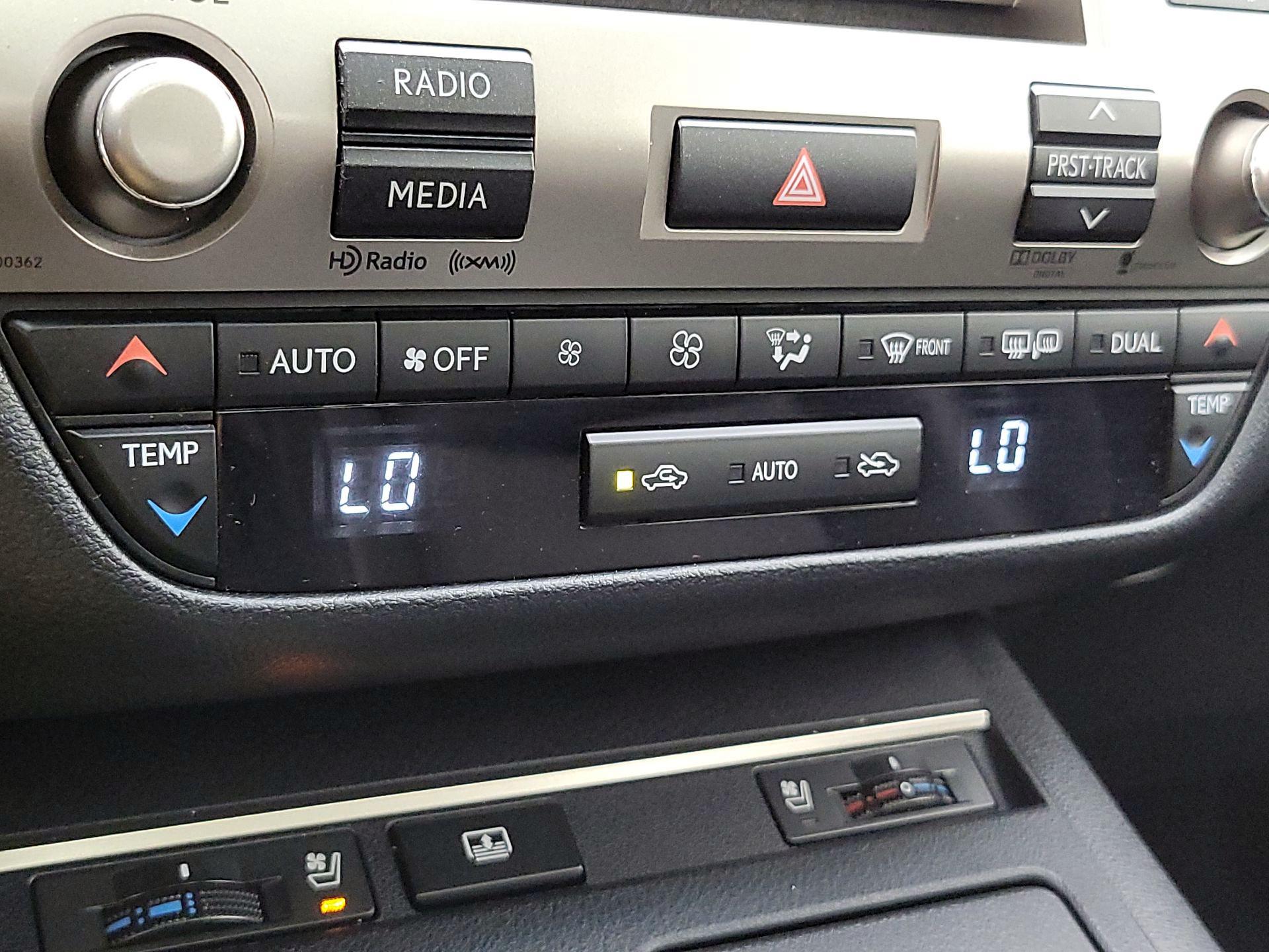 Thumbnail: 2014 Lexus ES - 17