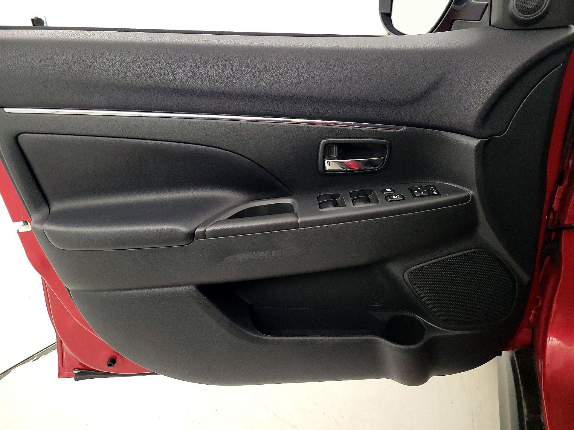 Thumbnail: 2016 Mitsubishi Outlander Sport - 12