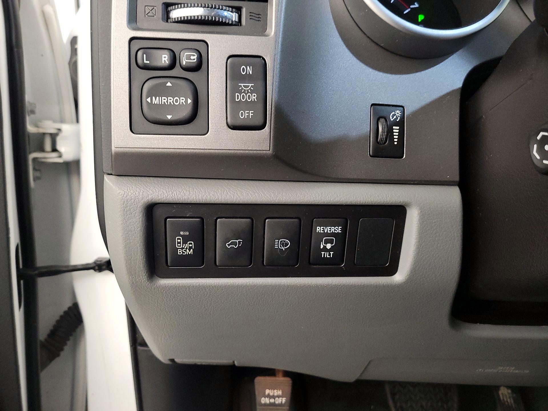 Thumbnail: 2016 Toyota Sequoia - 13