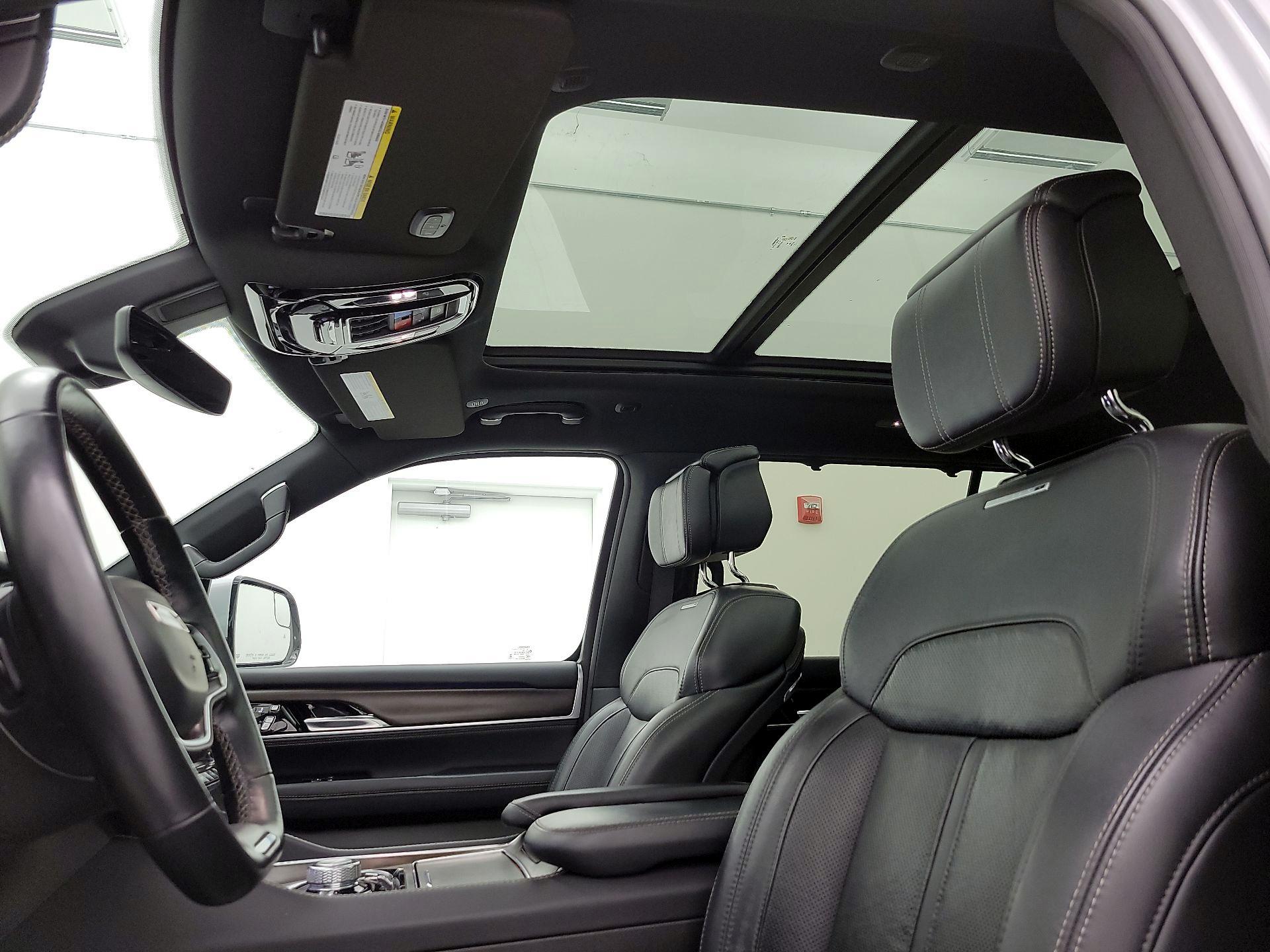 Thumbnail: 2022 Jeep Grand Wagoneer - 20