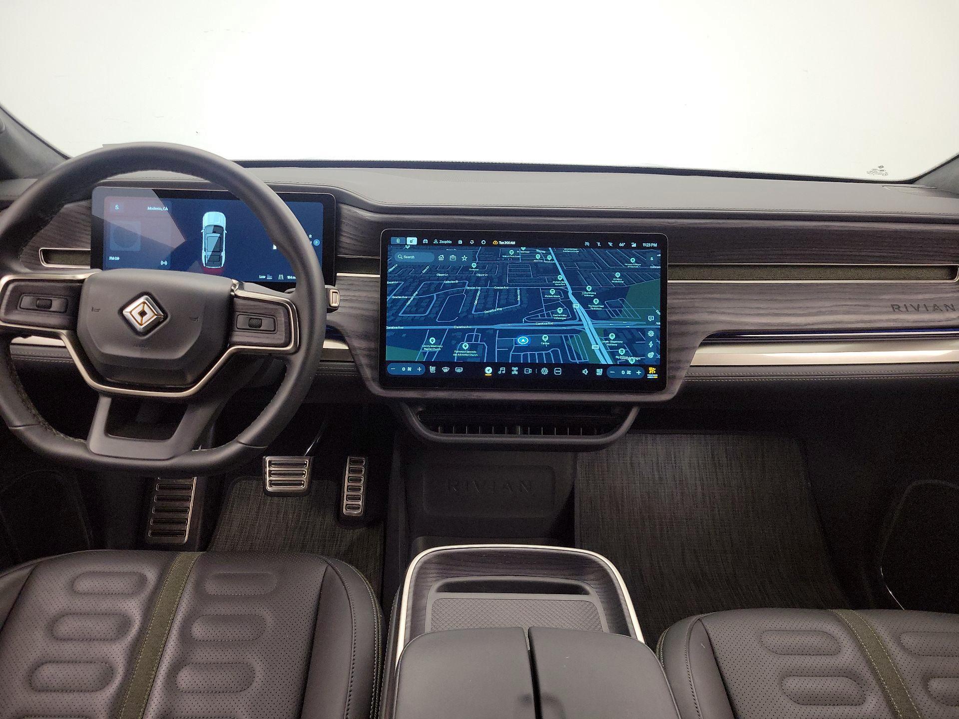 Thumbnail: 2023 Rivian R1S - 9