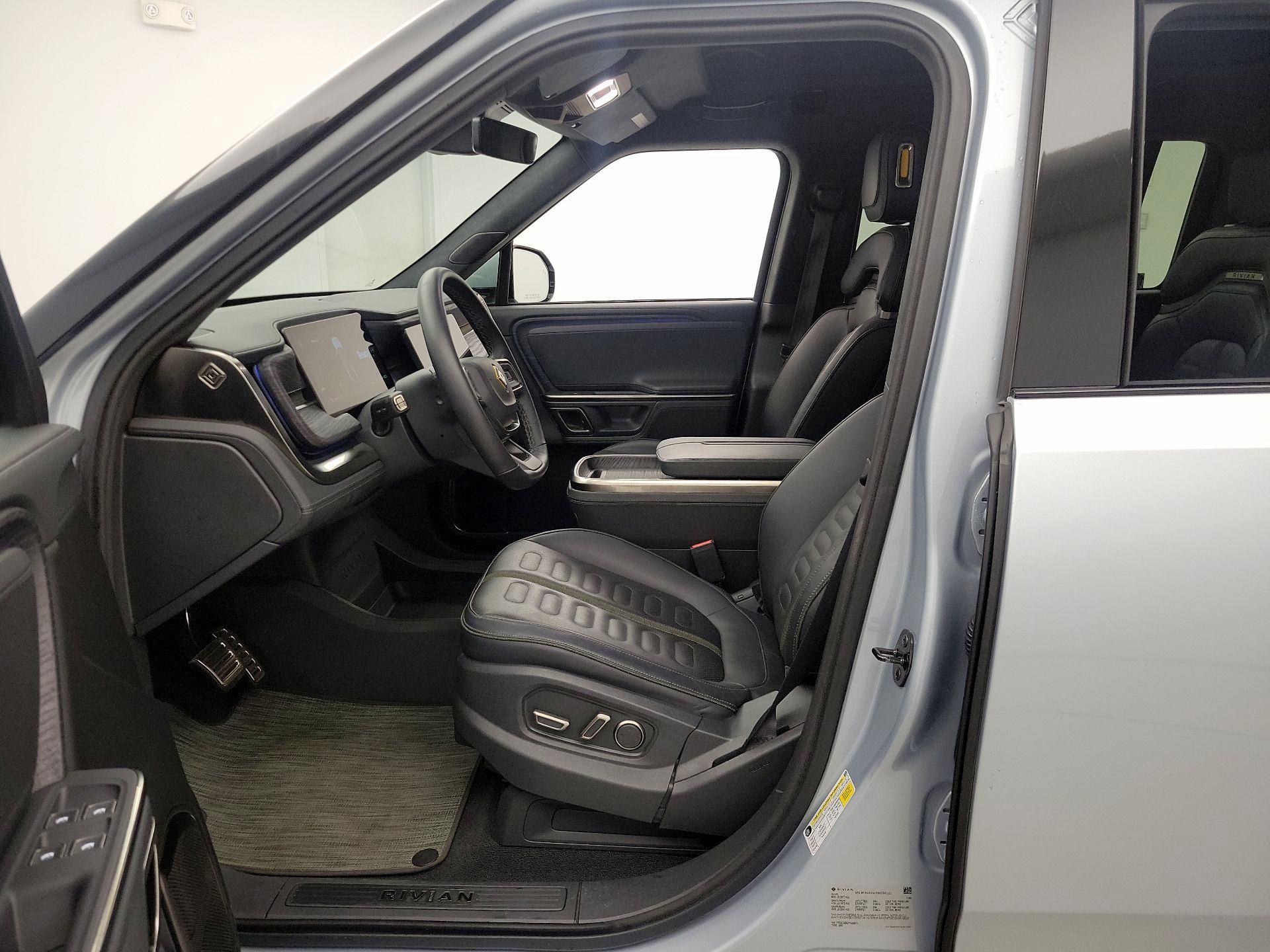 Thumbnail: 2023 Rivian R1S - 11