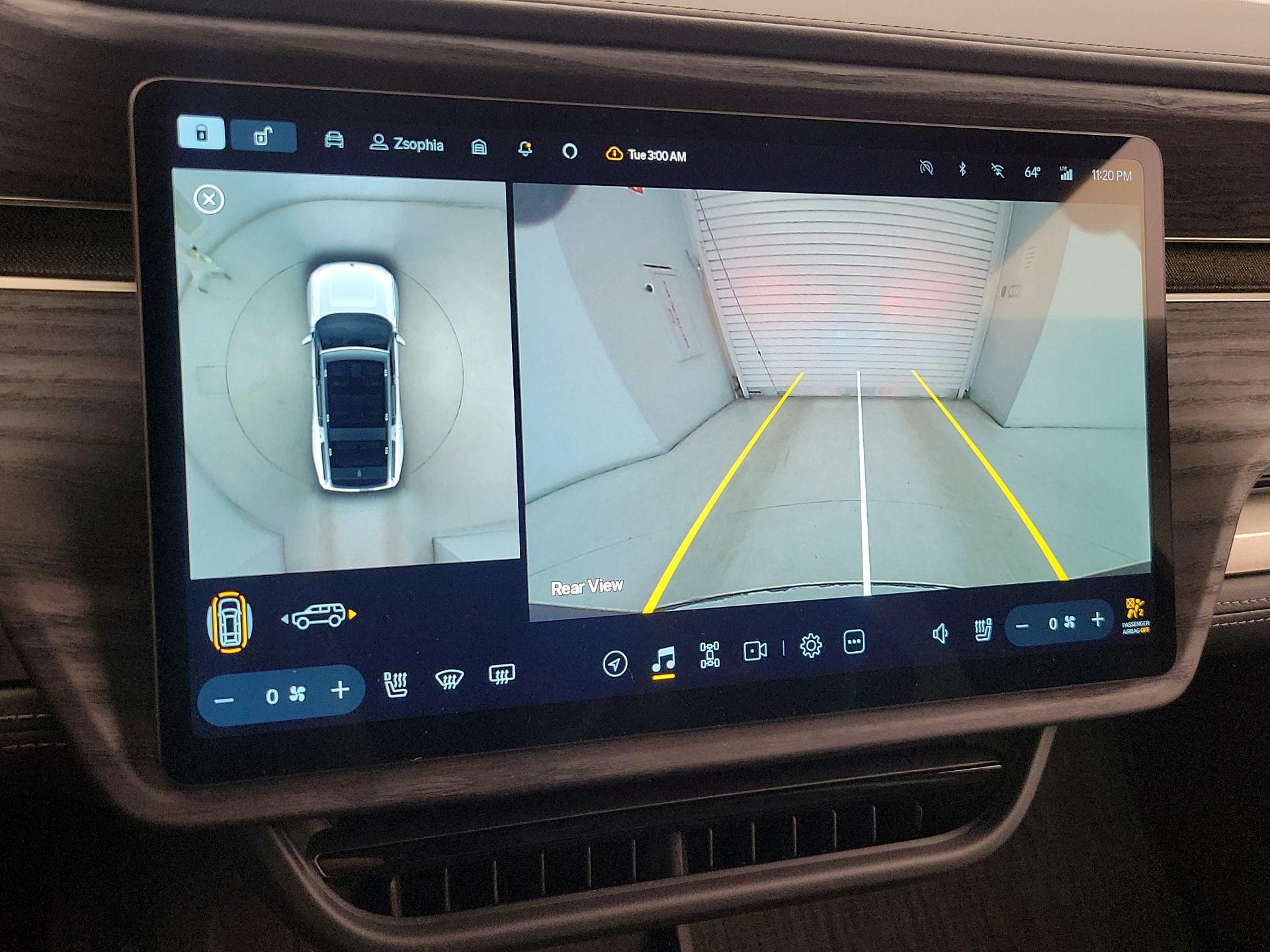 Thumbnail: 2023 Rivian R1S - 14