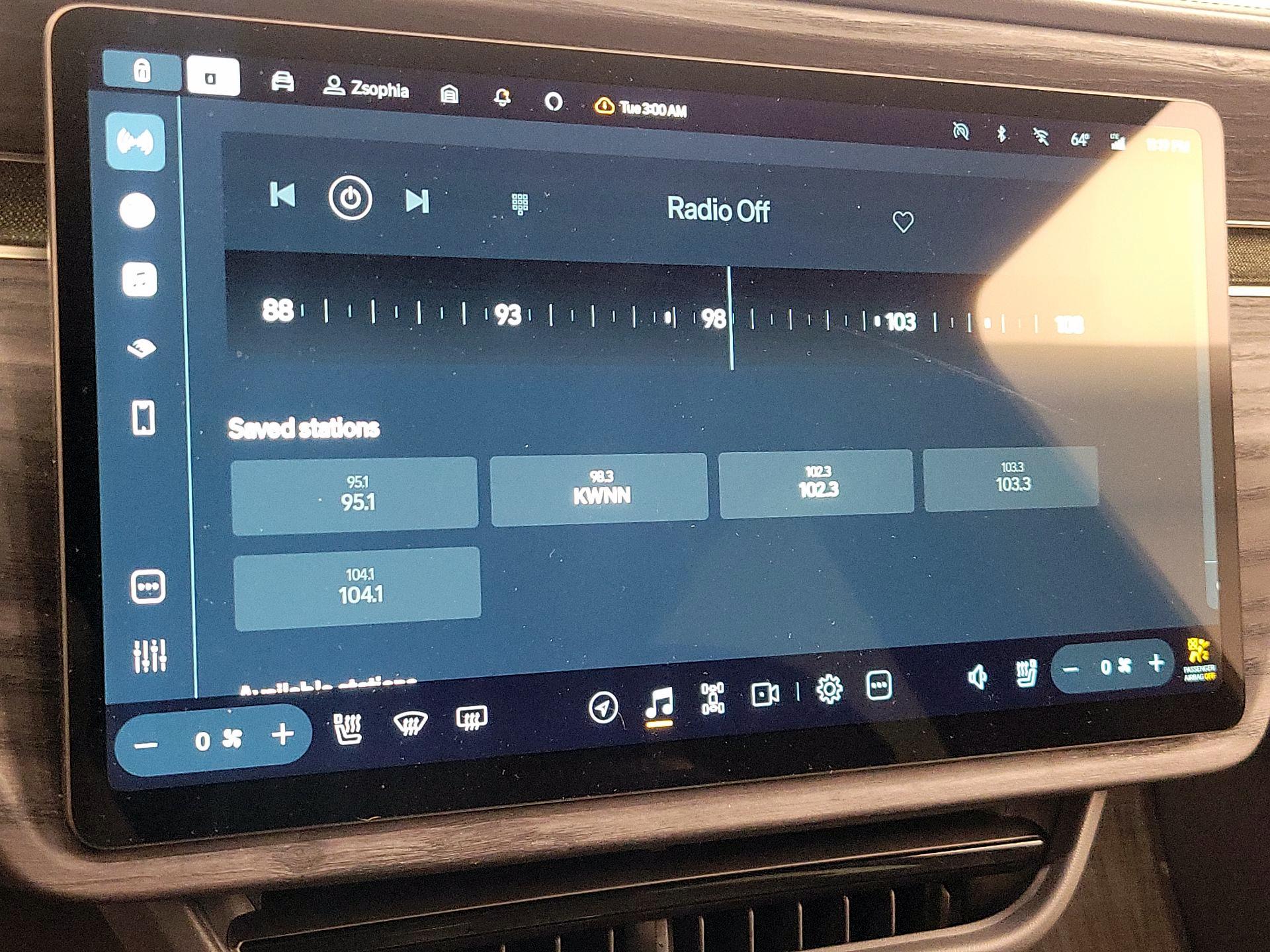 Thumbnail: 2023 Rivian R1S - 15