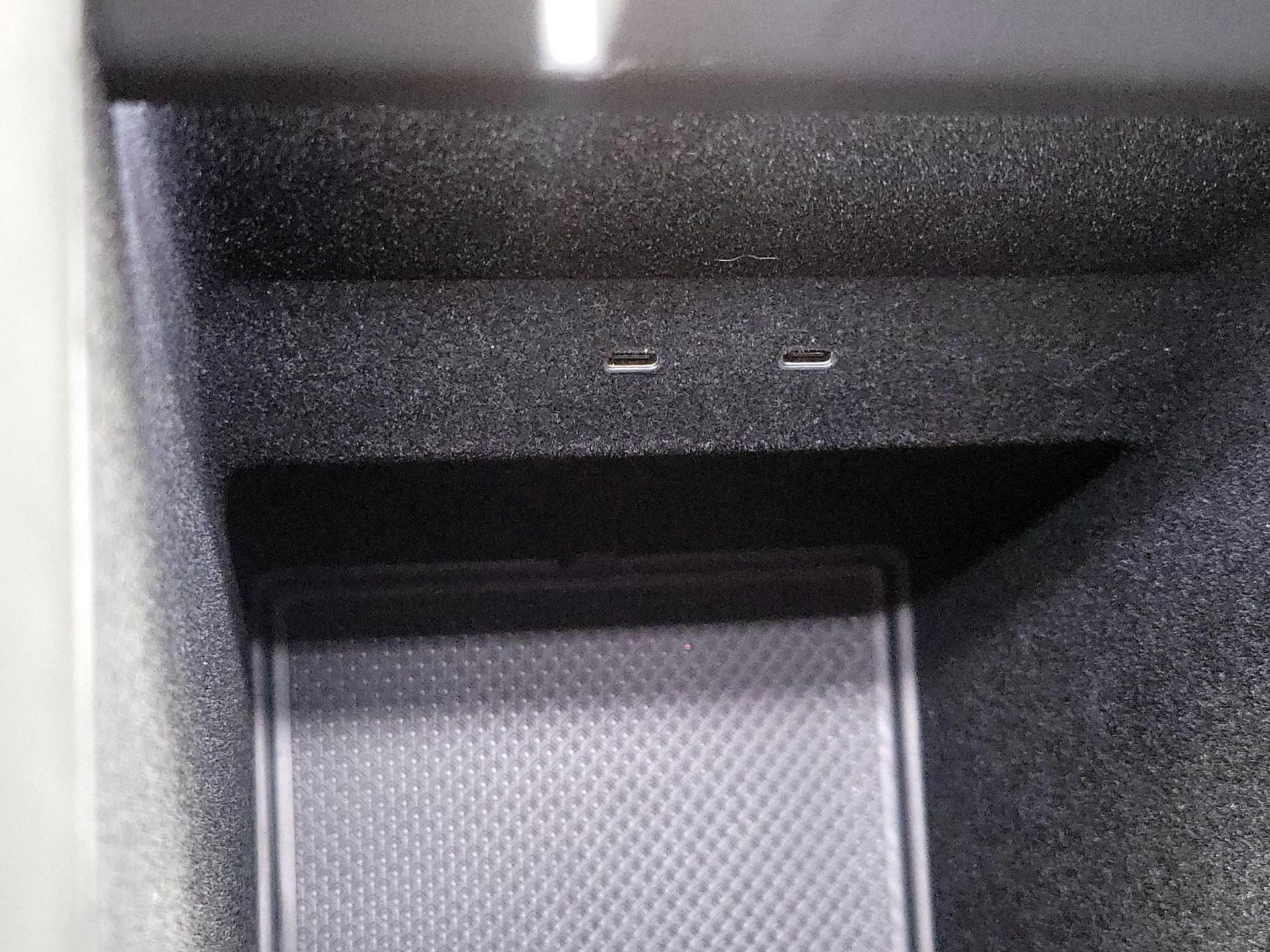 Thumbnail: 2023 Rivian R1S - 18