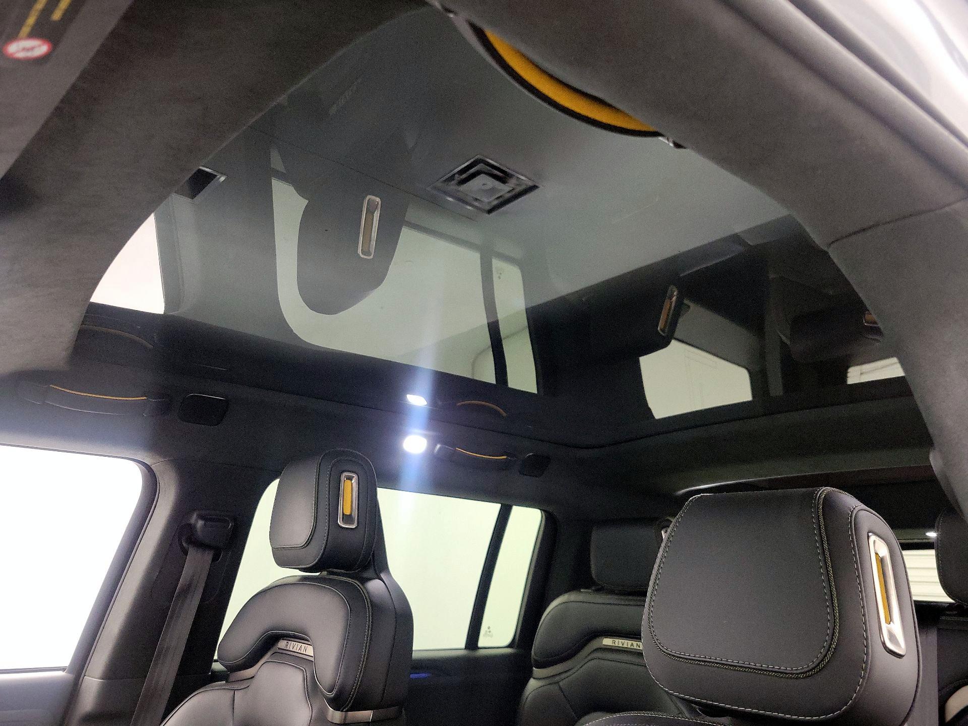 Thumbnail: 2023 Rivian R1S - 19