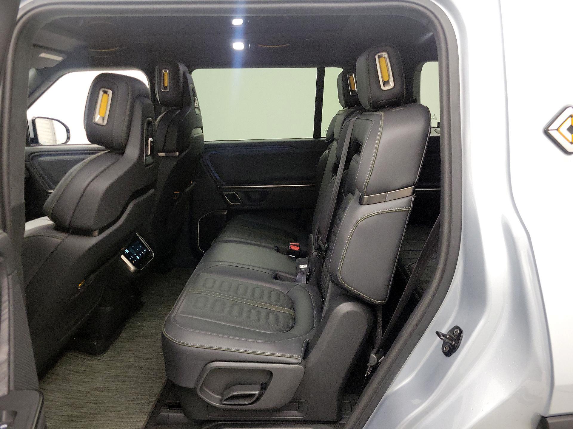 Thumbnail: 2023 Rivian R1S - 20