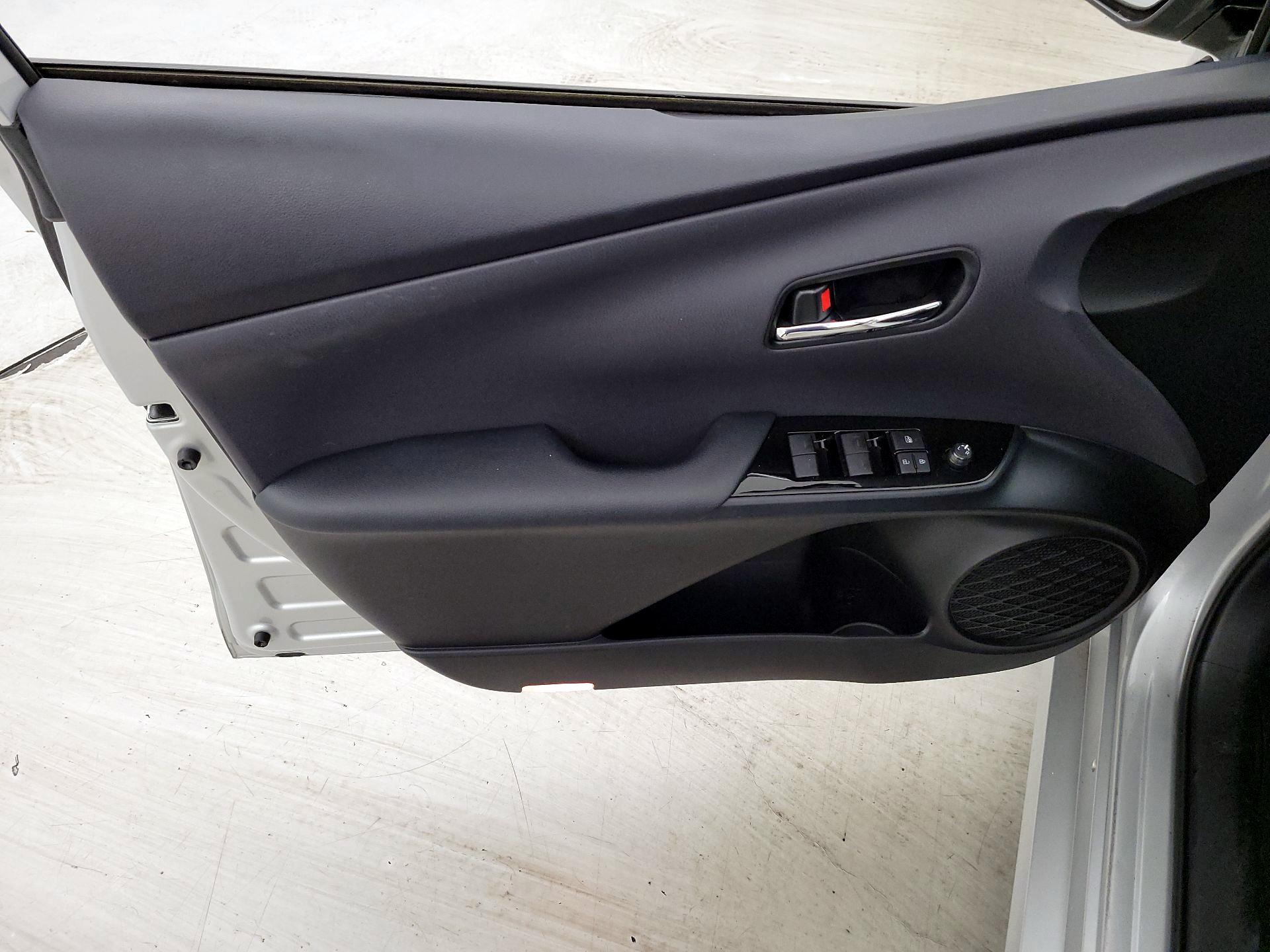 Thumbnail: 2020 Toyota Prius Prime - 12