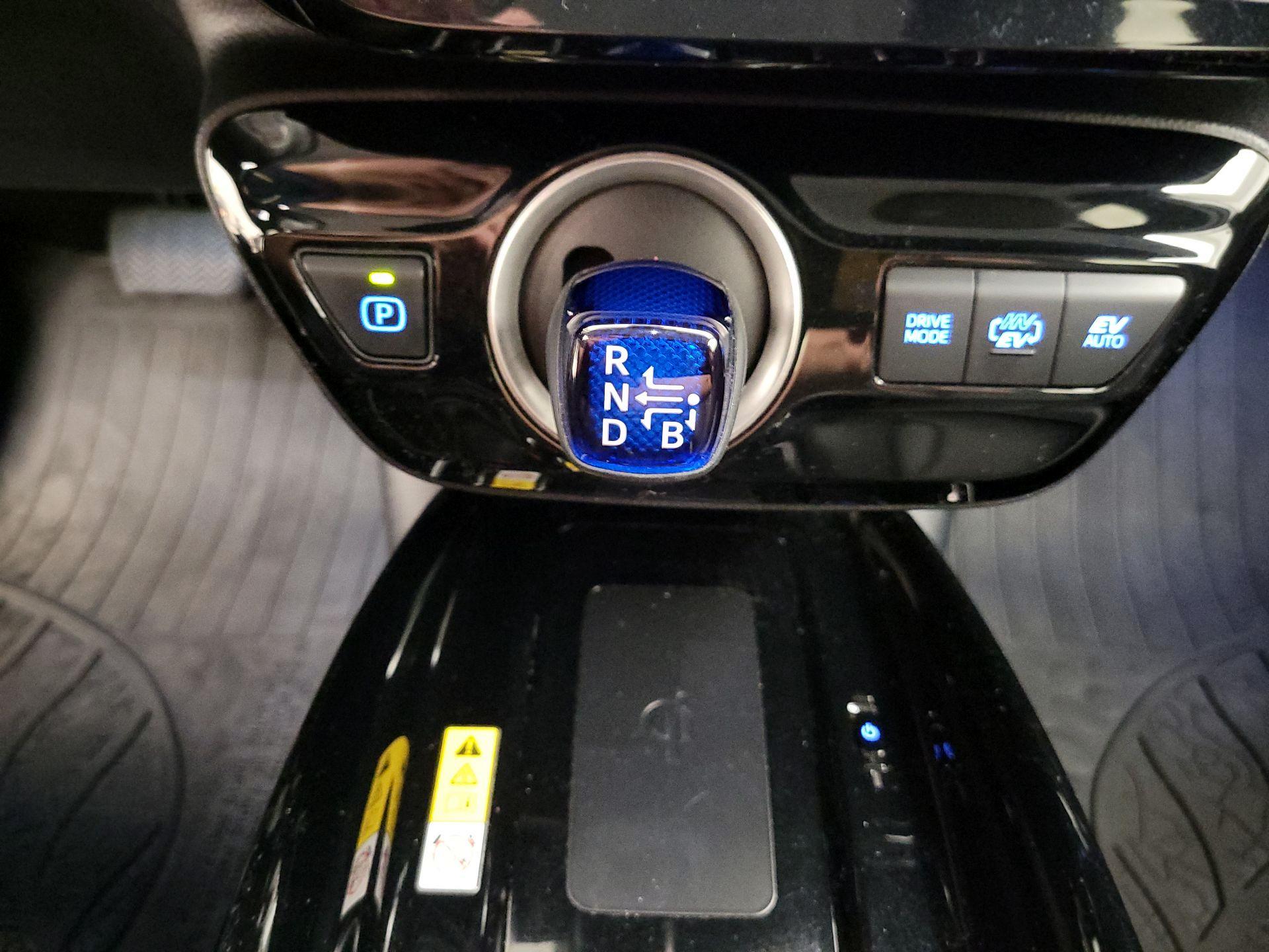 Thumbnail: 2020 Toyota Prius Prime - 18