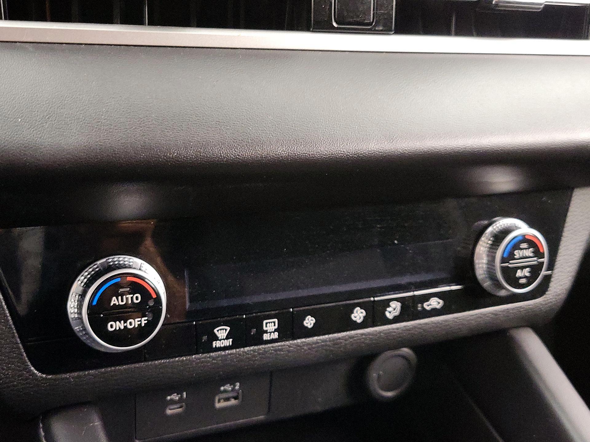 Thumbnail: 2022 Mitsubishi Outlander - 16